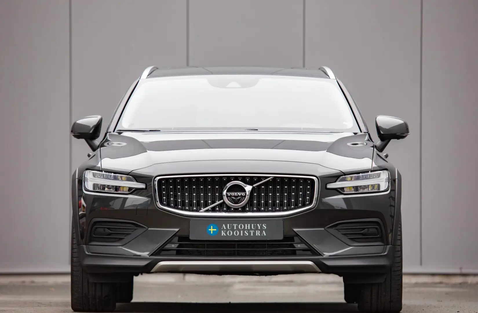 Volvo V60 Cross Country 2.0 B5 AWD Pro | Panoramadak | H/K Audio | Trekhaa Gris - 2