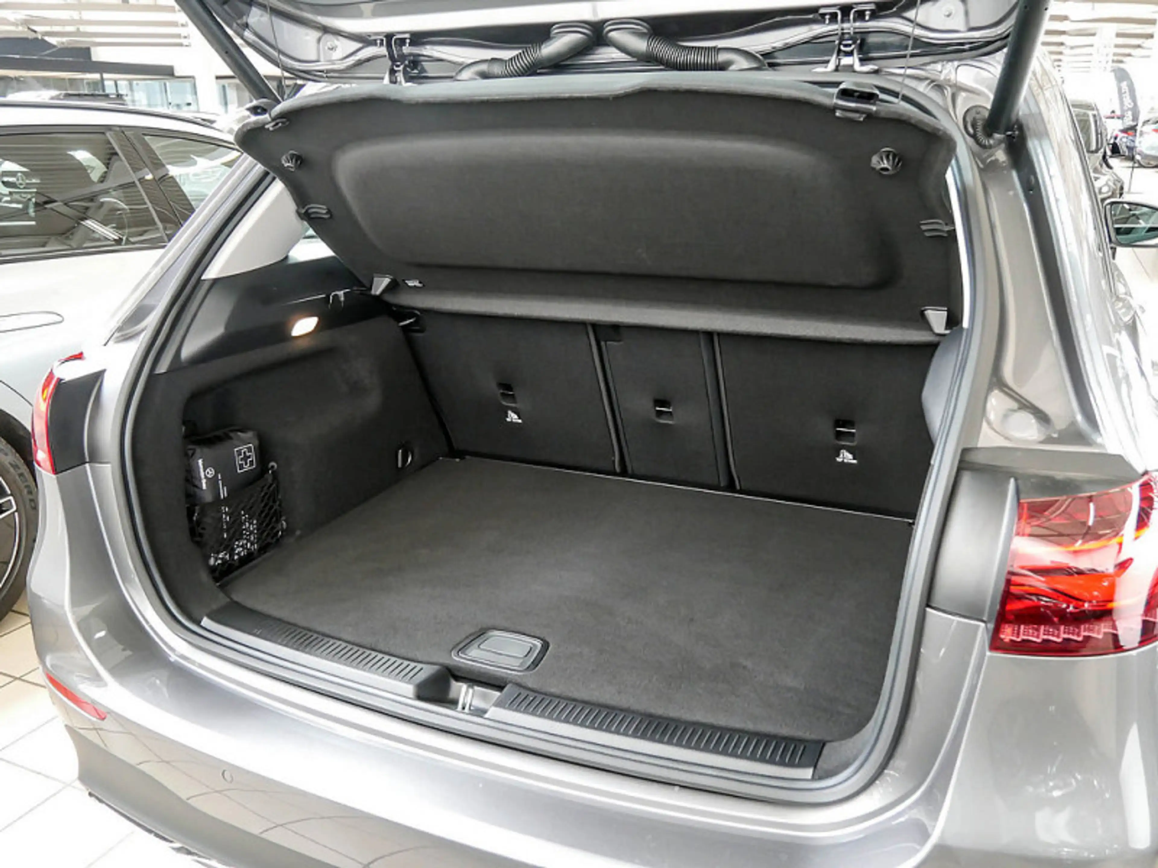 Mercedes-Benz B 200 d , PROGRESSIVE KAMERA SPUR PDC SHZ — photo 11
