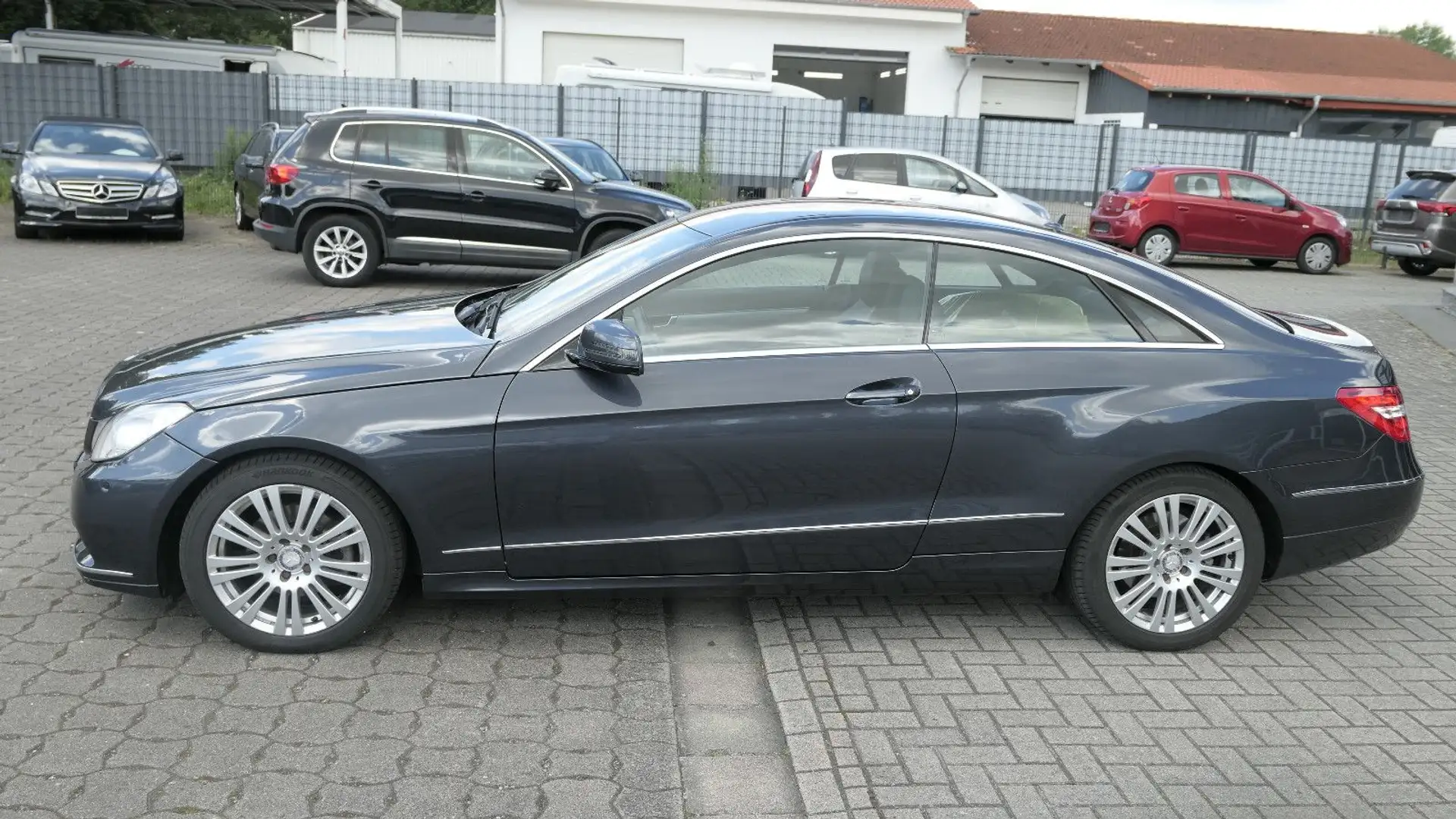 Mercedes-Benz E 220 Coupe Avantgarde/Navi/8-Alu/Euro5 Grau - 2