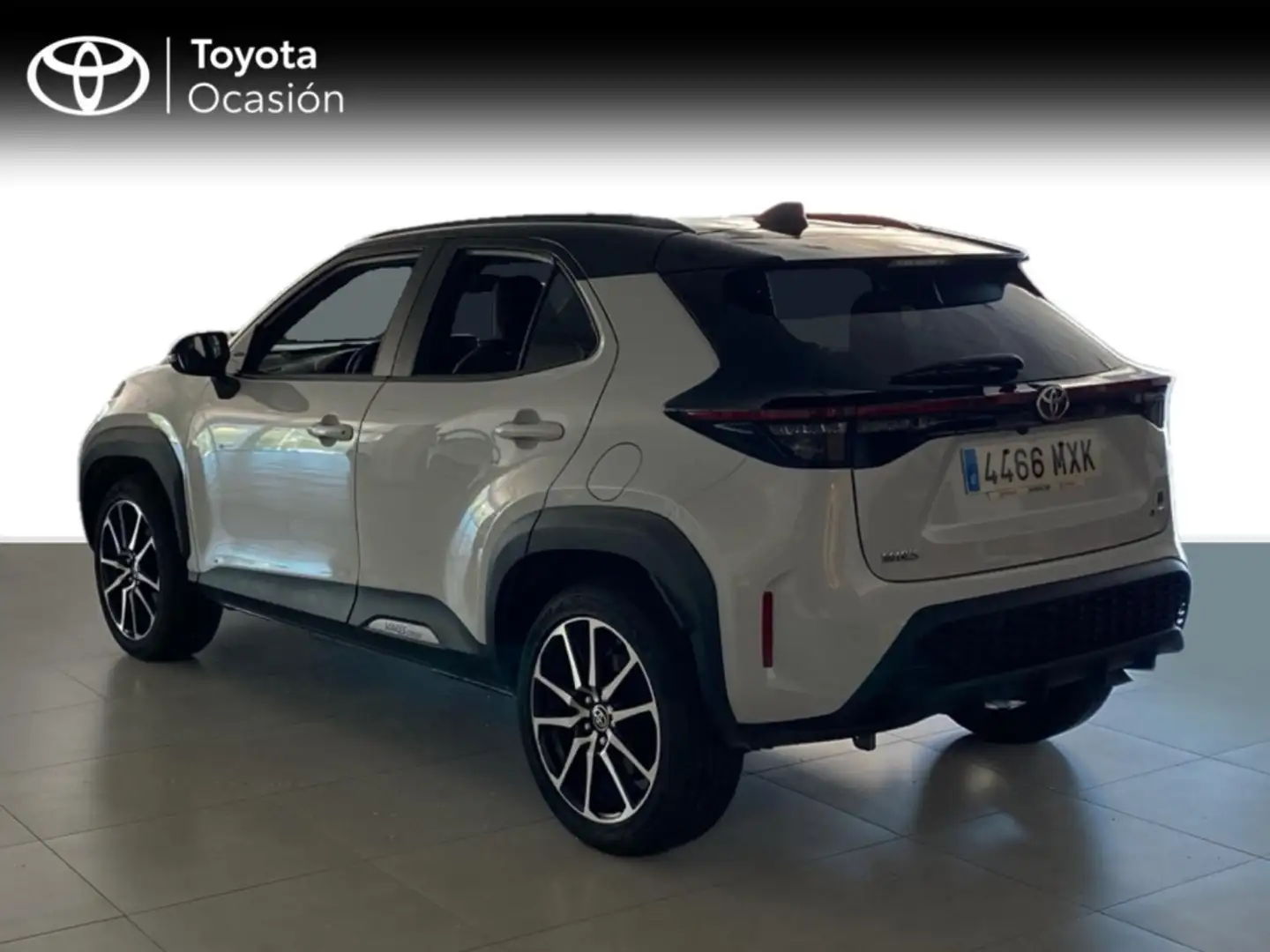 Toyota Yaris Cross 130H GR Sport Gris - 2