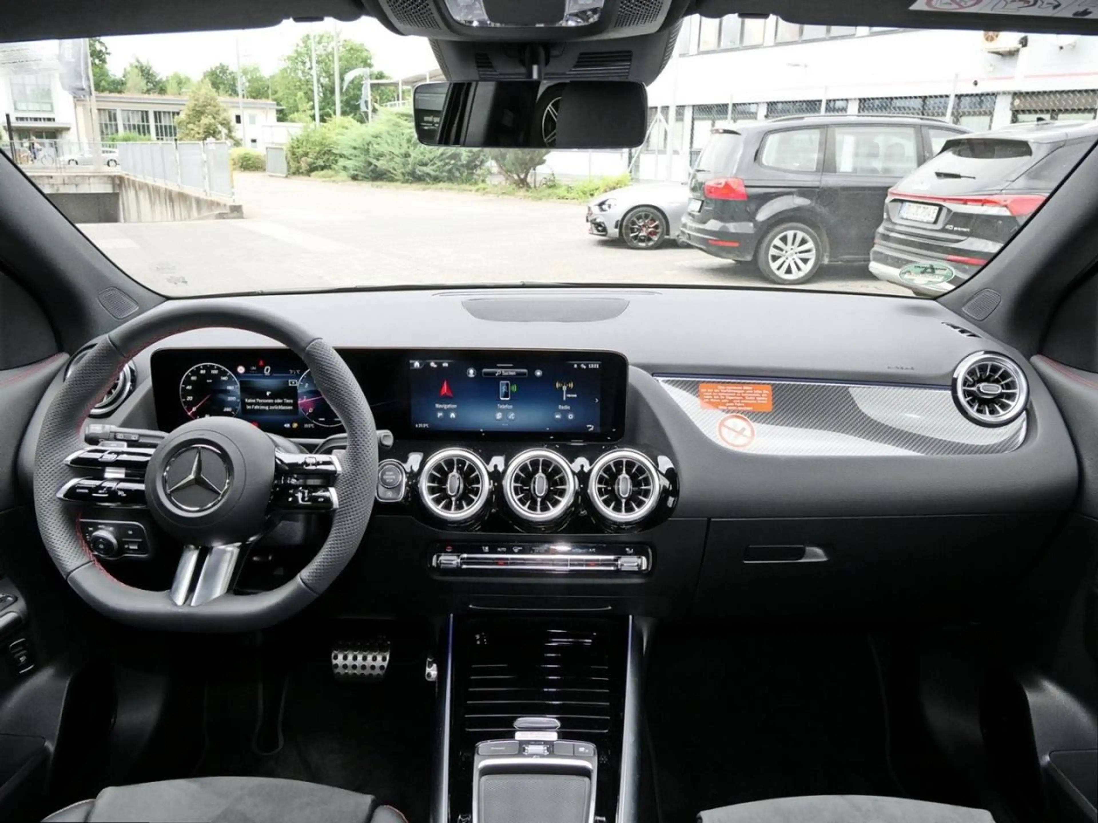 Mercedes-Benz GLA 220 4MATIC AMG Night Distronic 360° AHK — photo 11