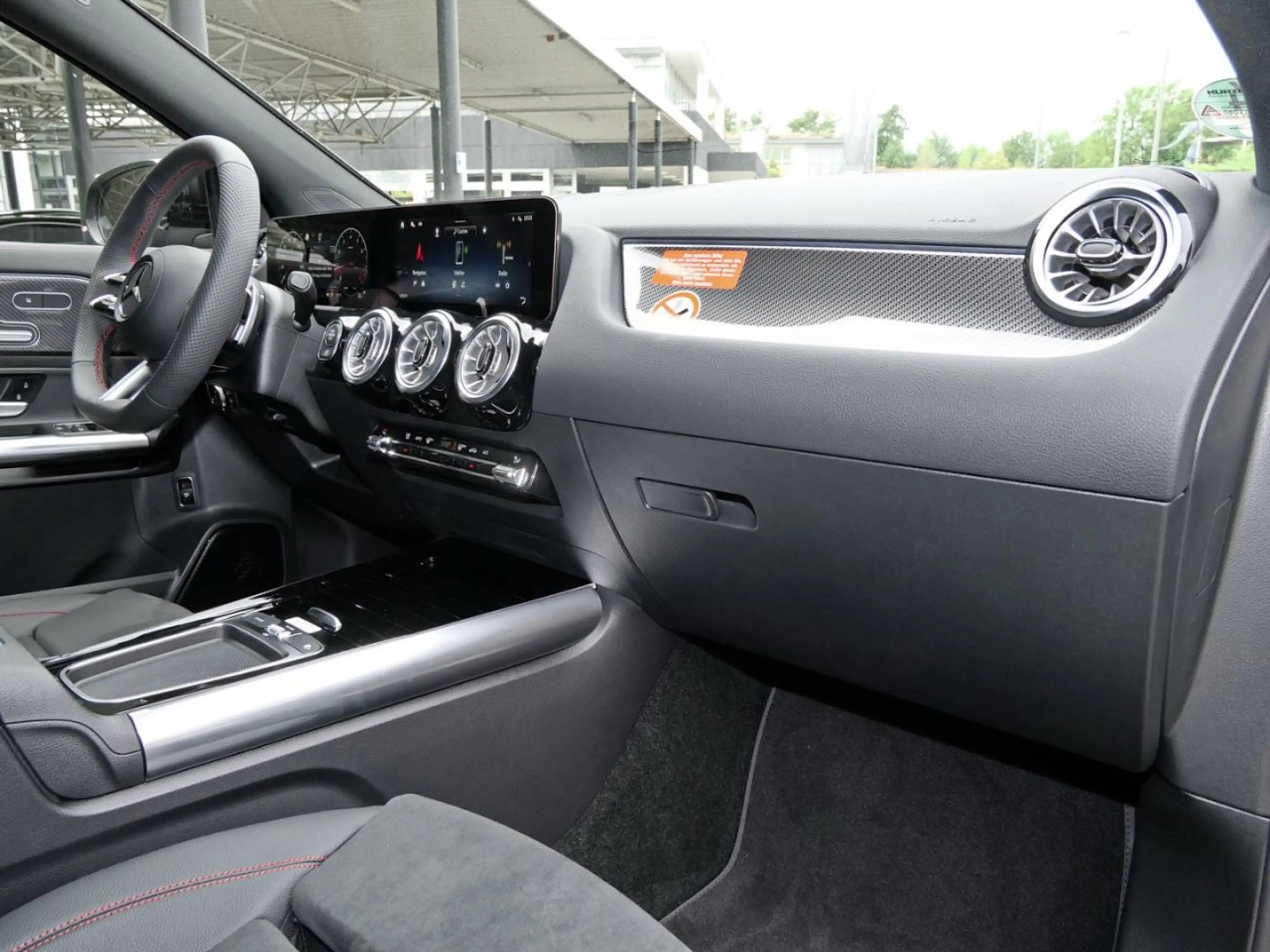 Mercedes-Benz GLA 220 4MATIC AMG Night Distronic 360° AHK — photo 14