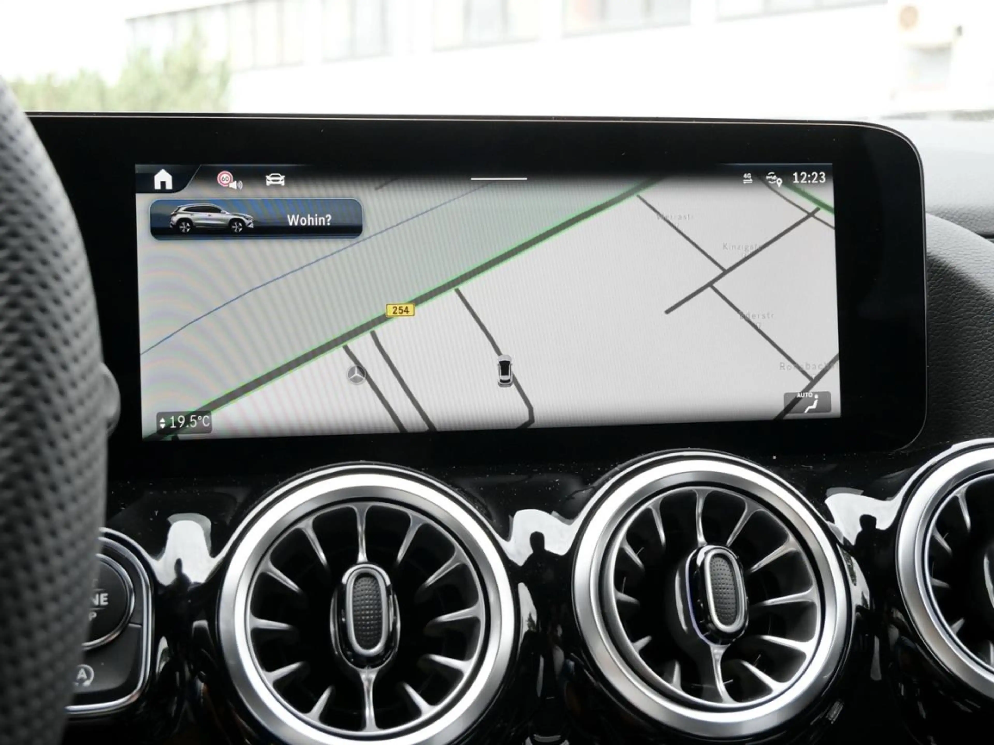 Mercedes-Benz GLA 220 4MATIC AMG Night Distronic 360° AHK — photo 12