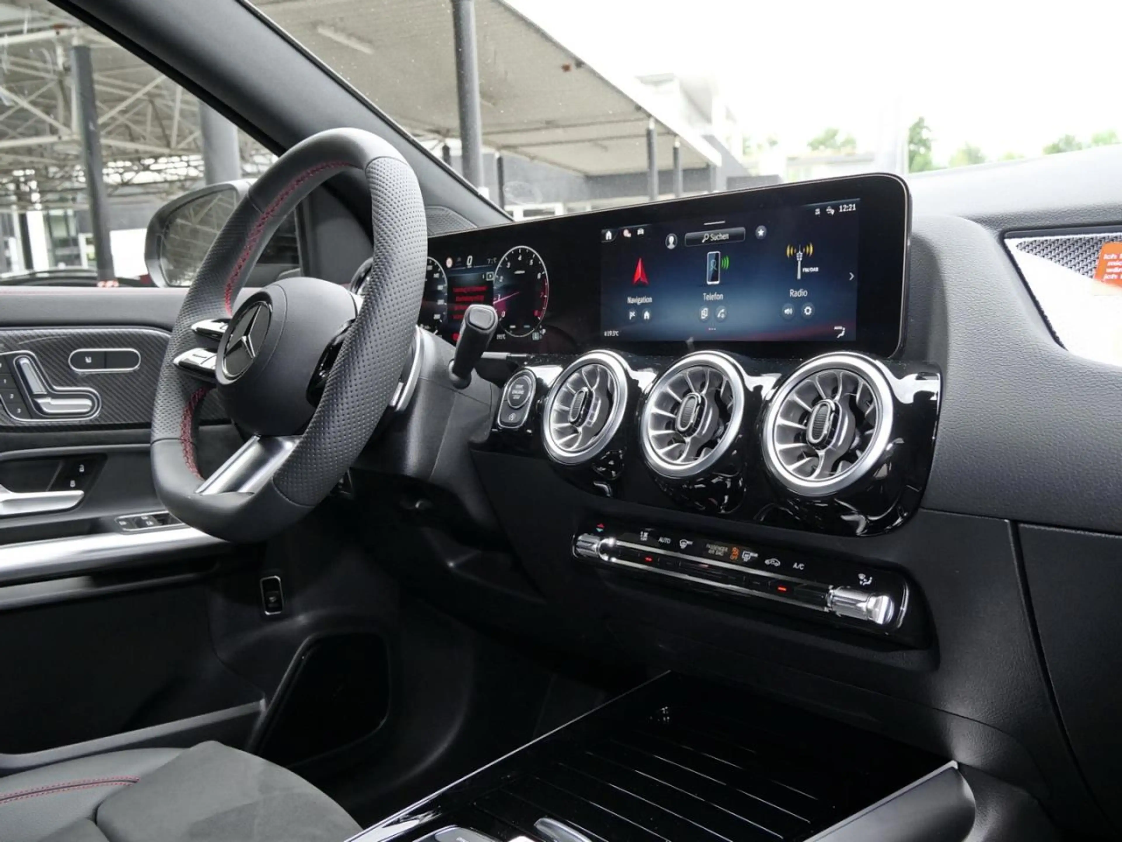 Mercedes-Benz GLA 220 4MATIC AMG Night Distronic 360° AHK — photo 15
