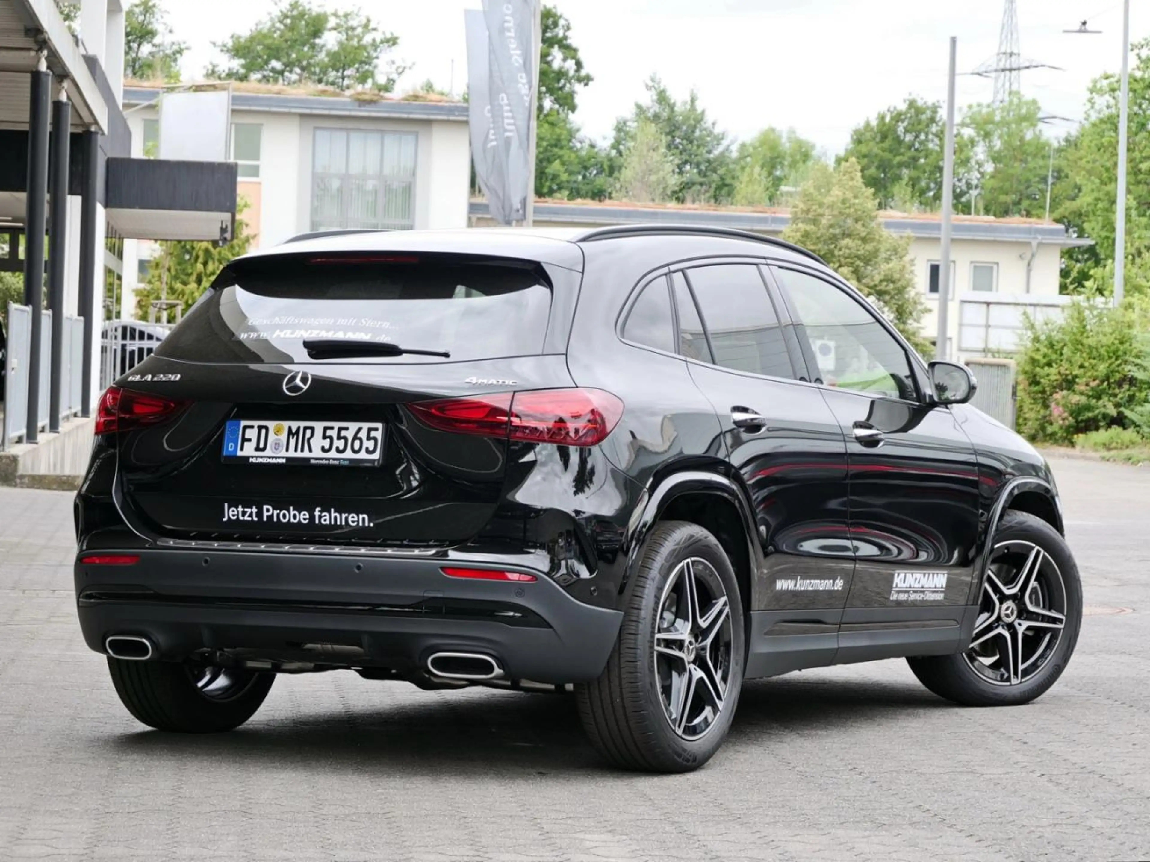 Mercedes-Benz GLA 220 4MATIC AMG Night Distronic 360° AHK — photo 3