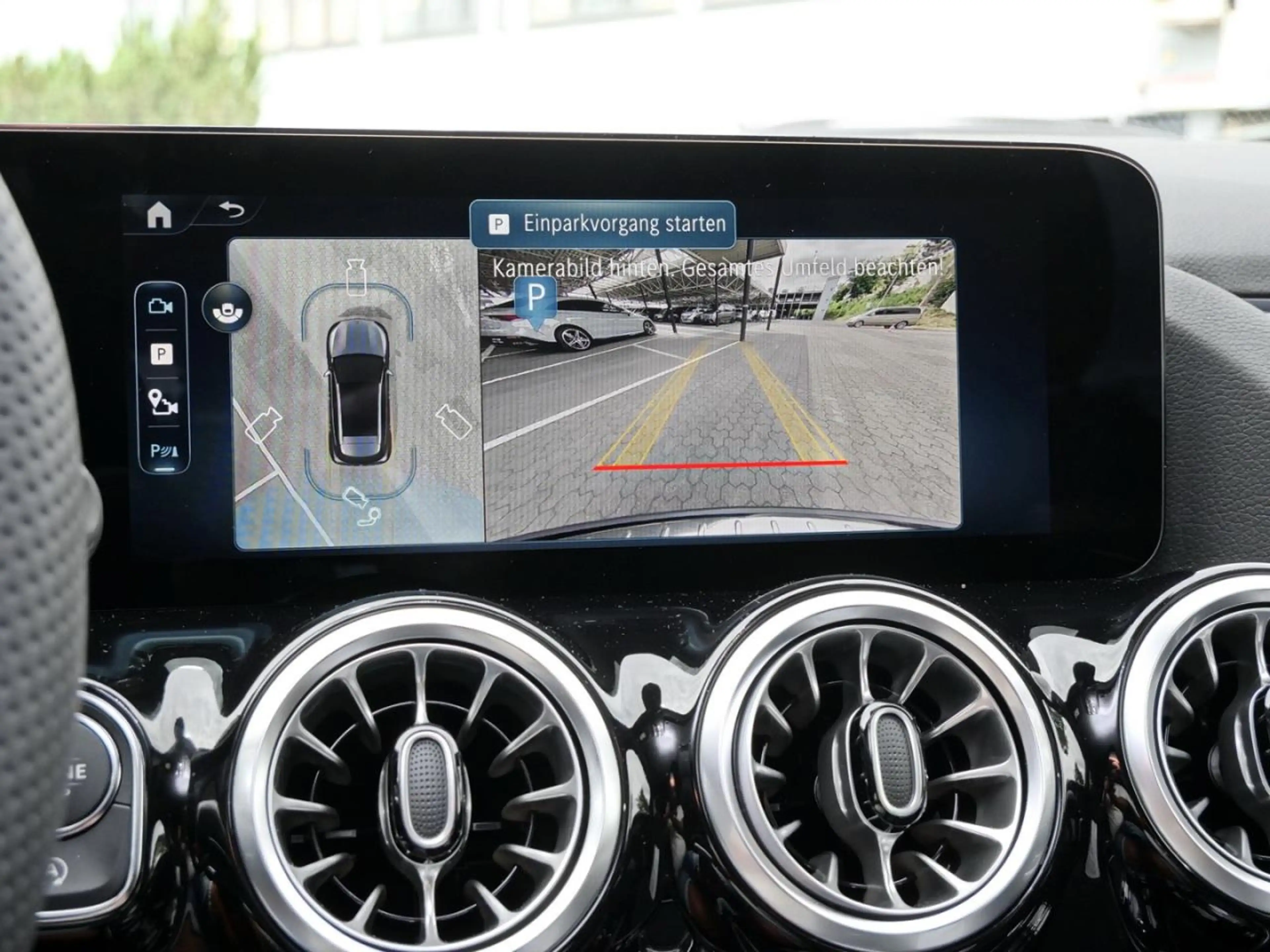 Mercedes-Benz GLA 220 4MATIC AMG Night Distronic 360° AHK — photo 13