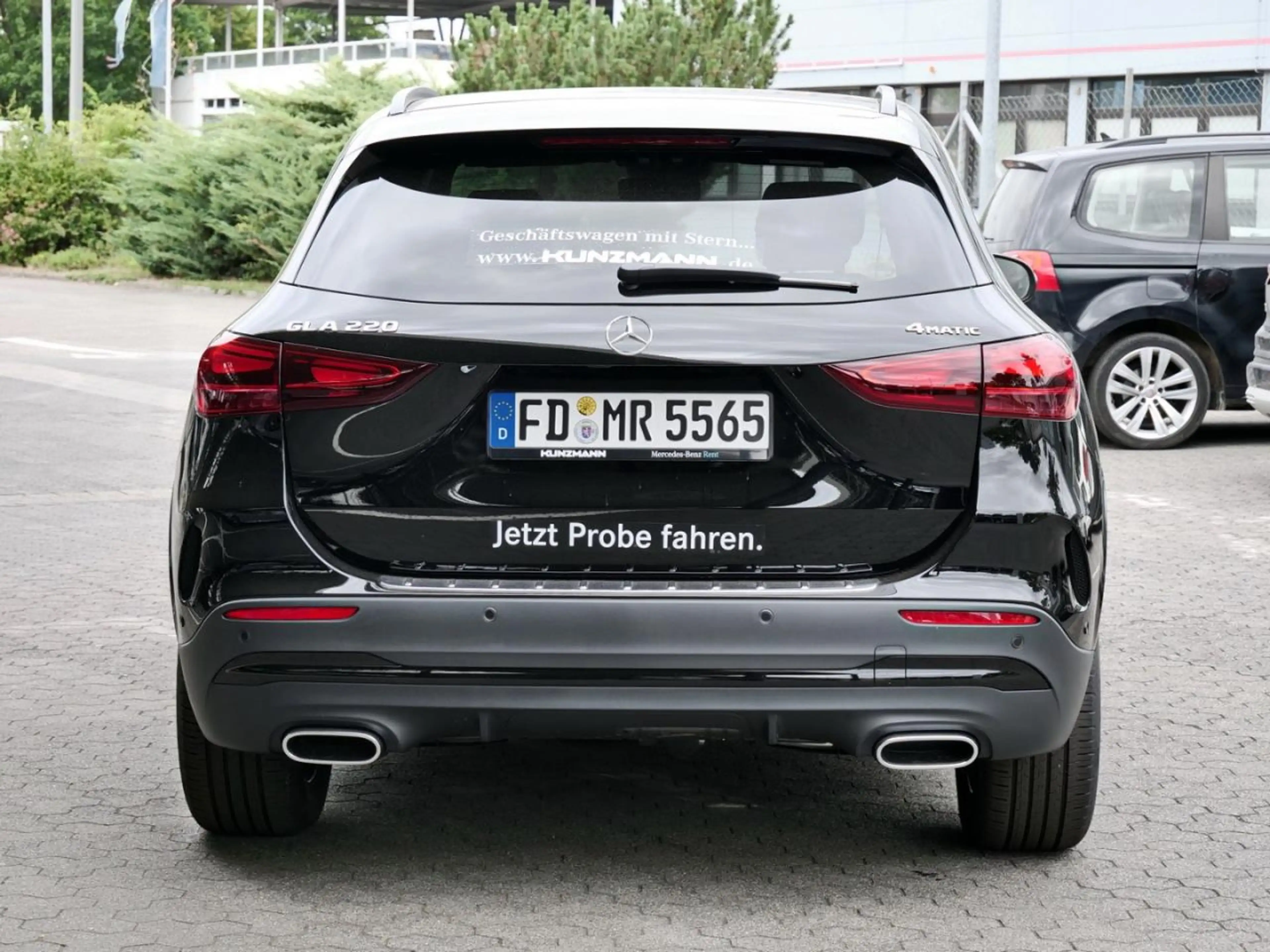 Mercedes-Benz GLA 220 4MATIC AMG Night Distronic 360° AHK — photo 4