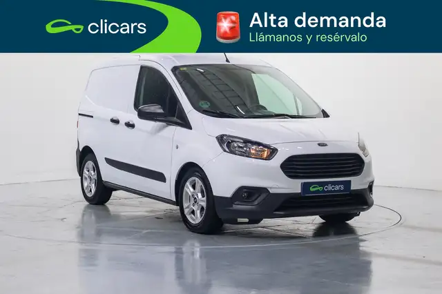 Ford Transit Courier view 3
