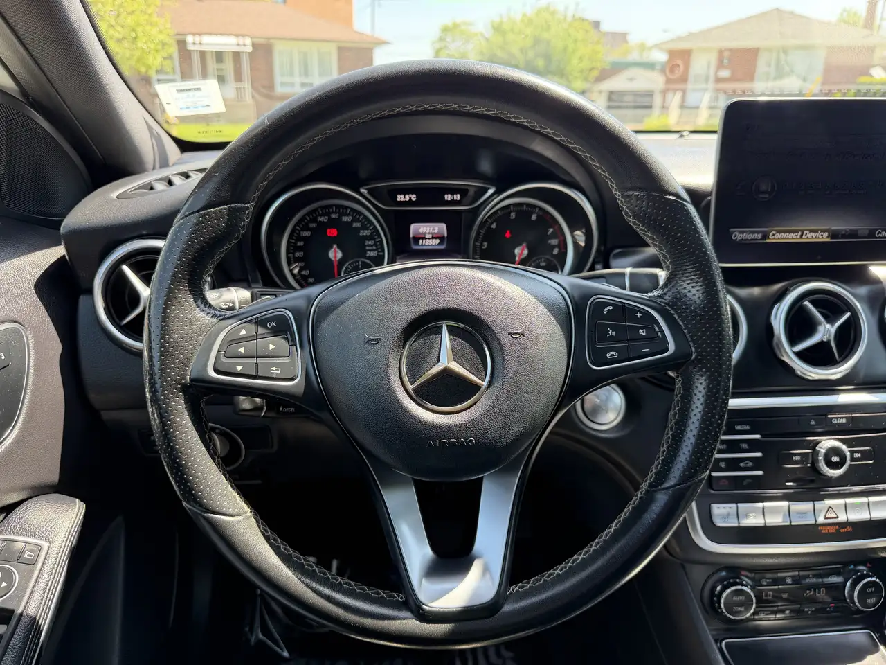 Mercedes-Benz GLA снимка Mercedes-Benz GLA