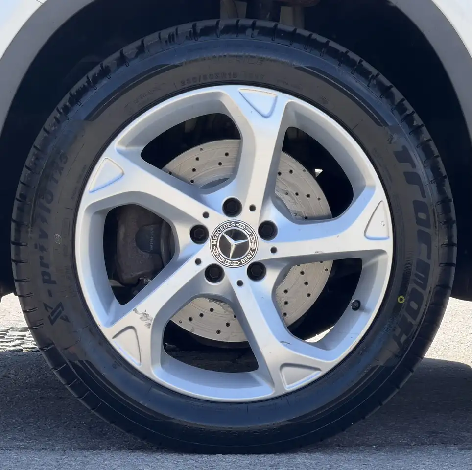 Mercedes-Benz GLA снимка Mercedes-Benz GLA