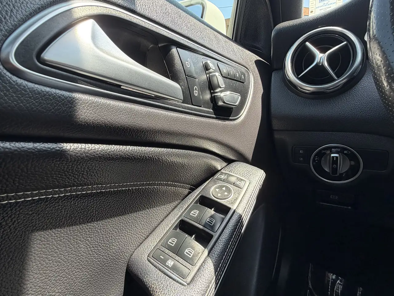 Mercedes-Benz GLA снимка Mercedes-Benz GLA