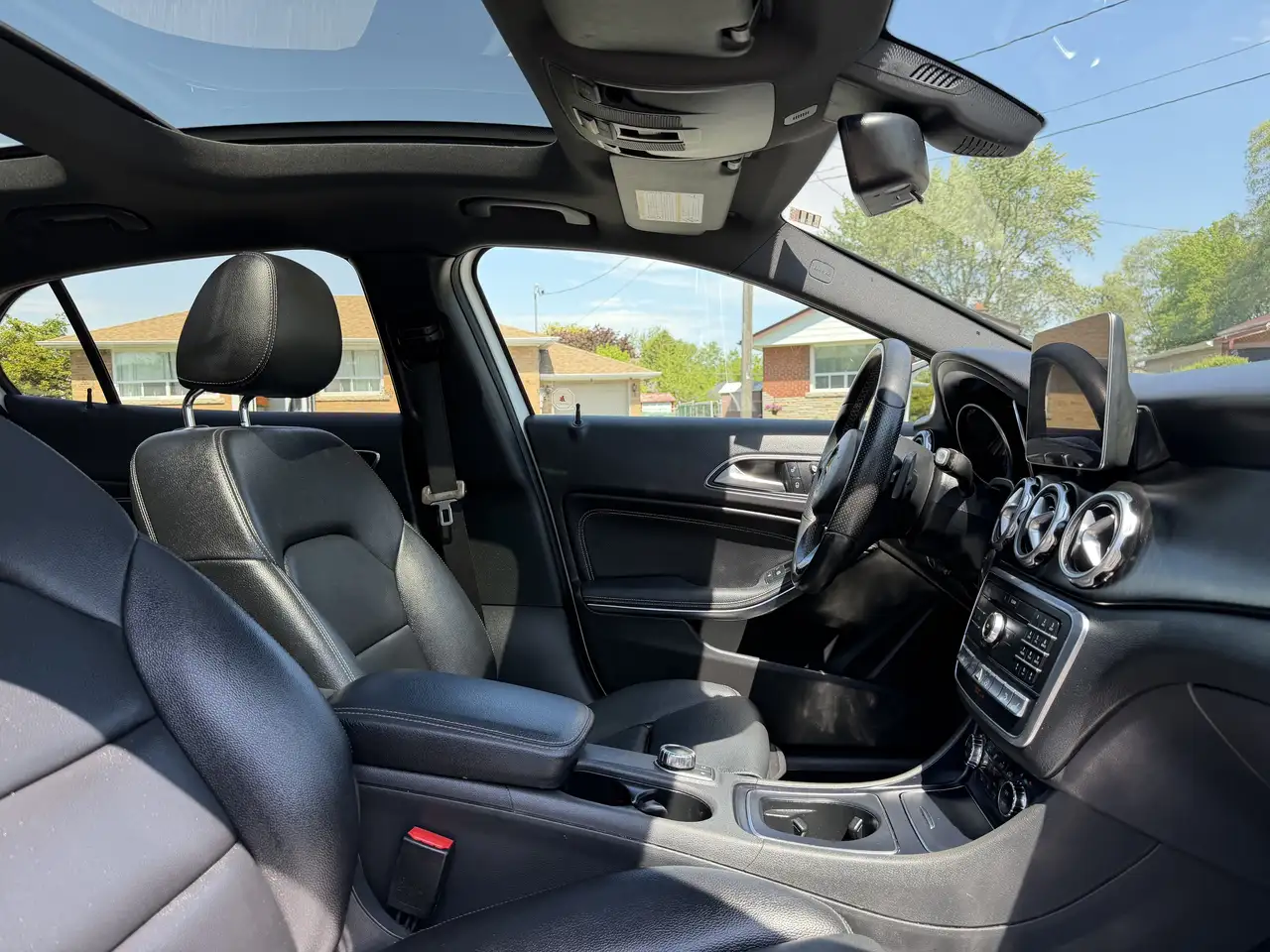 Mercedes-Benz GLA снимка Mercedes-Benz GLA