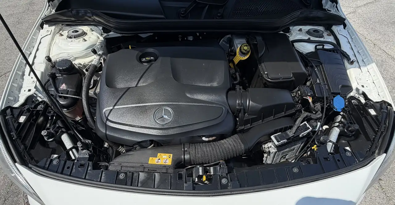Mercedes-Benz GLA снимка Mercedes-Benz GLA