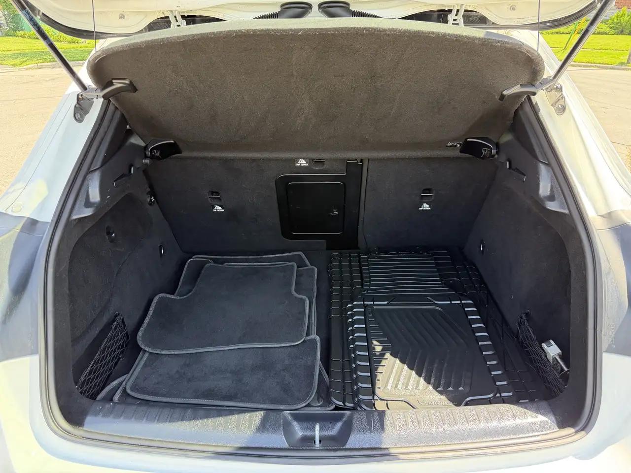 Mercedes-Benz GLA снимка Mercedes-Benz GLA