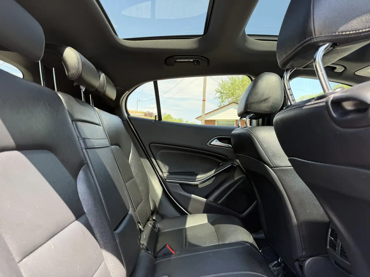 Mercedes-Benz GLA снимка Mercedes-Benz GLA