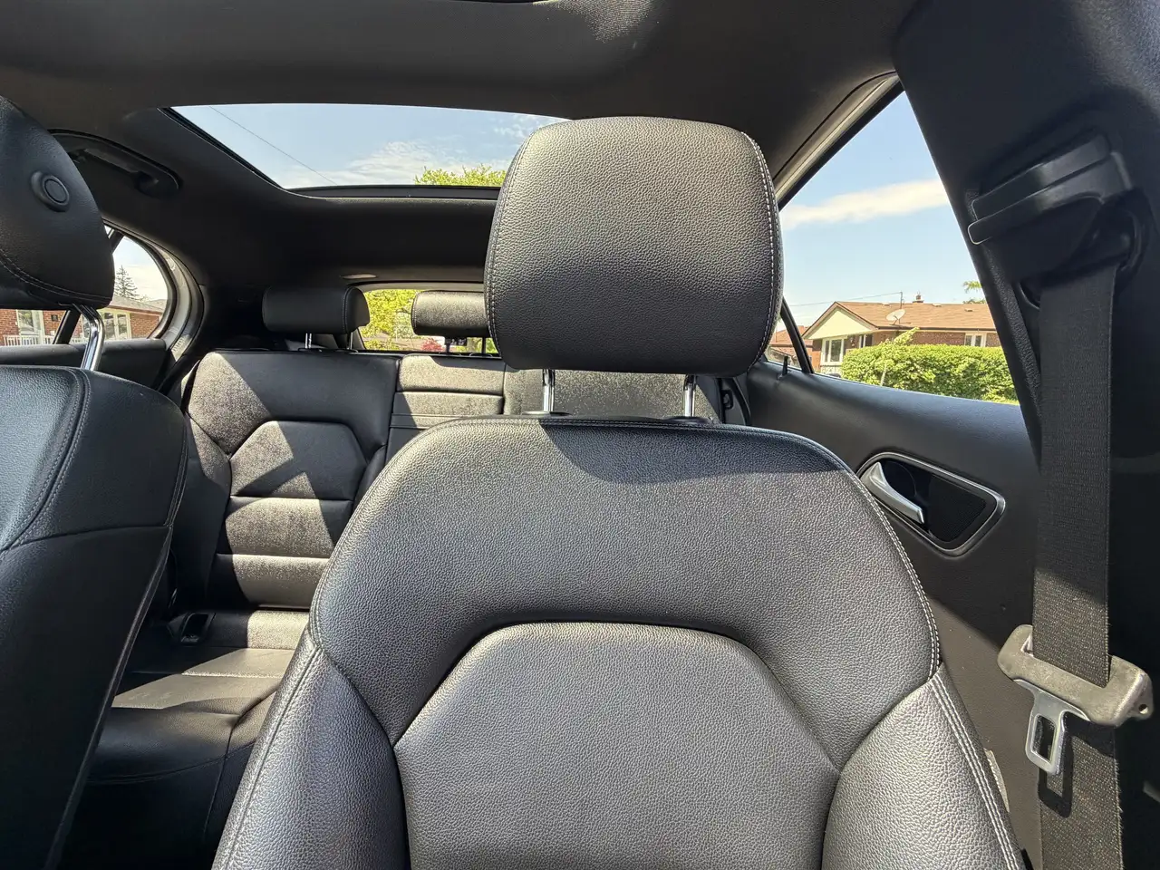 Mercedes-Benz GLA снимка Mercedes-Benz GLA