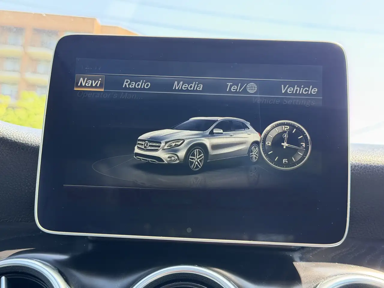 Mercedes-Benz GLA снимка Mercedes-Benz GLA