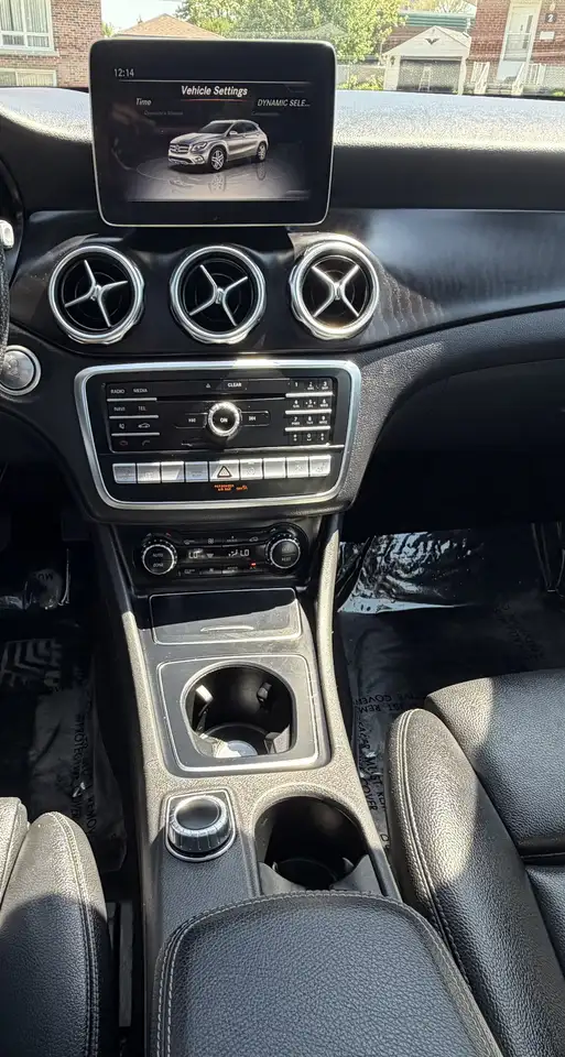 Mercedes-Benz GLA снимка Mercedes-Benz GLA