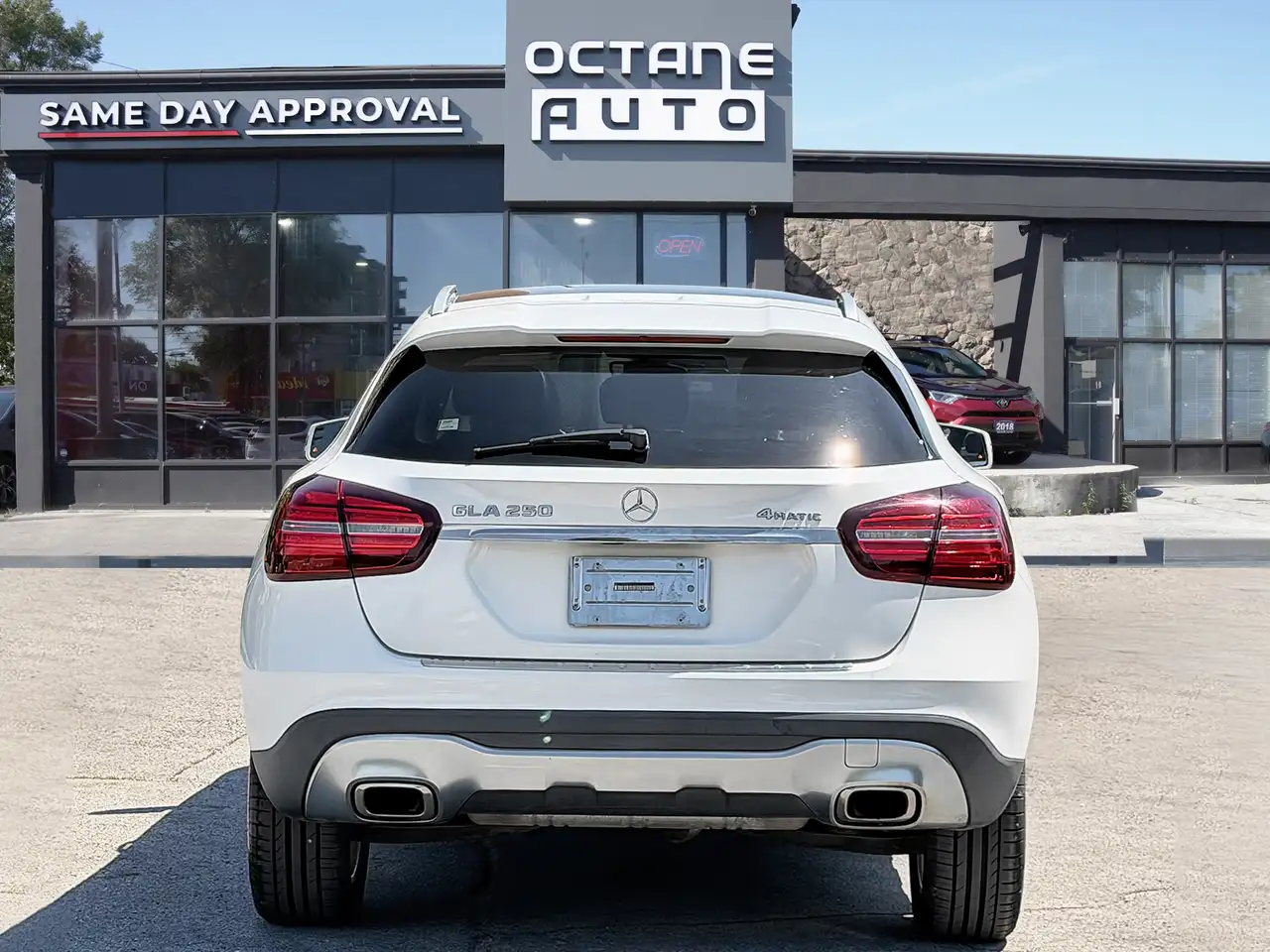 Mercedes-Benz GLA снимка Mercedes-Benz GLA