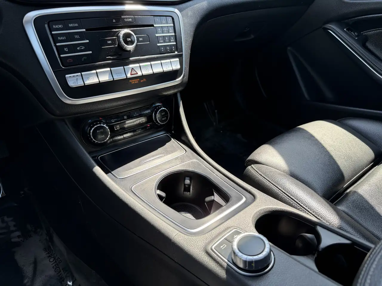 Mercedes-Benz GLA снимка Mercedes-Benz GLA
