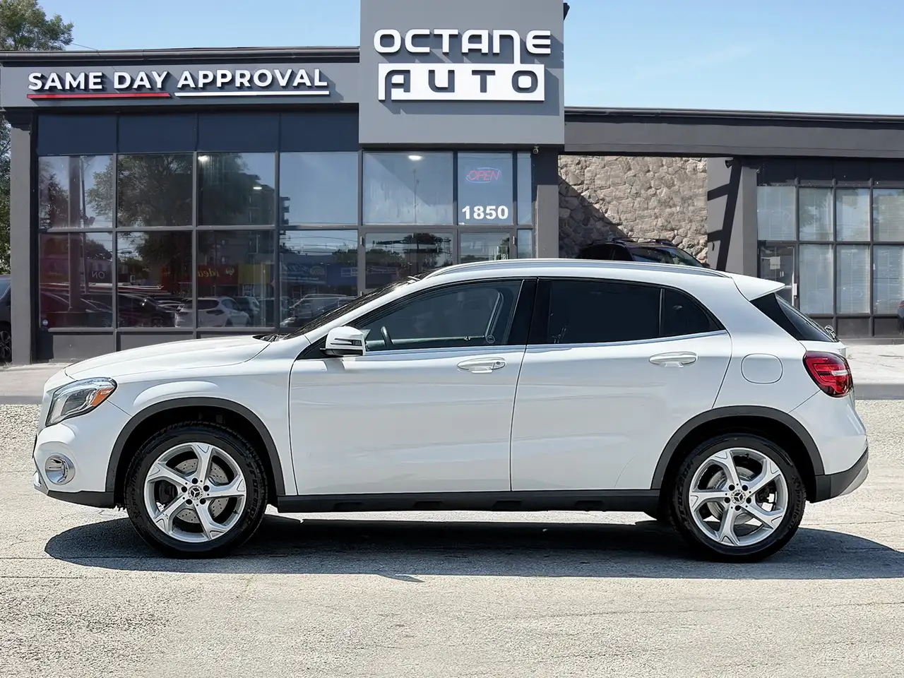 Mercedes-Benz GLA снимка Mercedes-Benz GLA