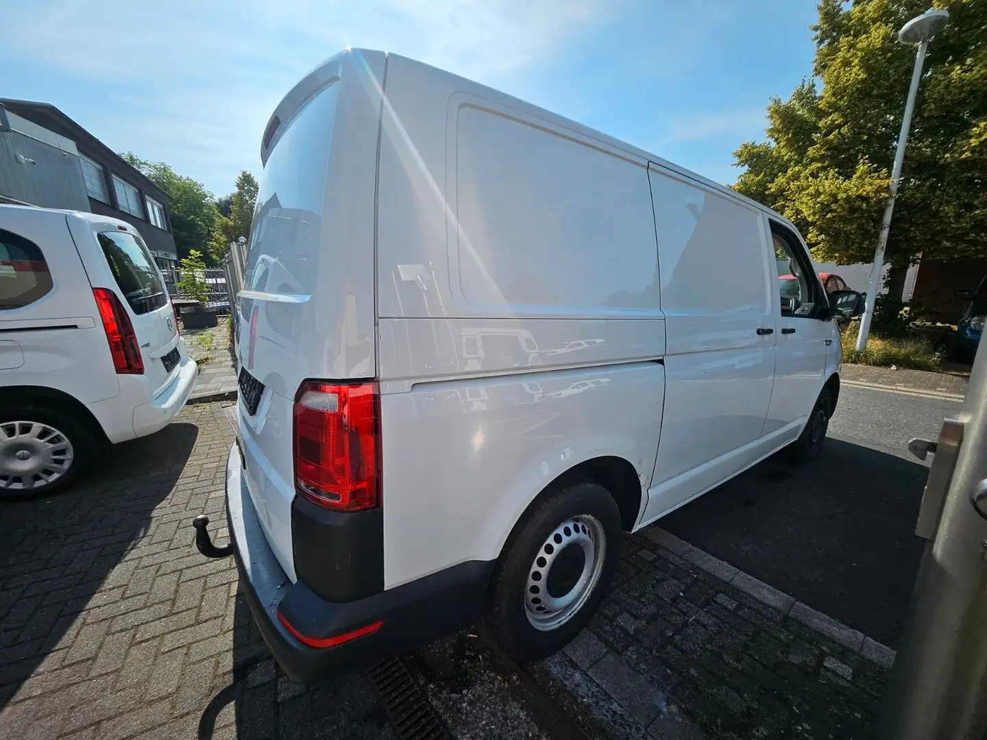 Volkswagen T6 Transporter T6 TRANSPORTER 2.0TDi NAVI PLUS 3SITZE KLIMA AHK Weiß - 2