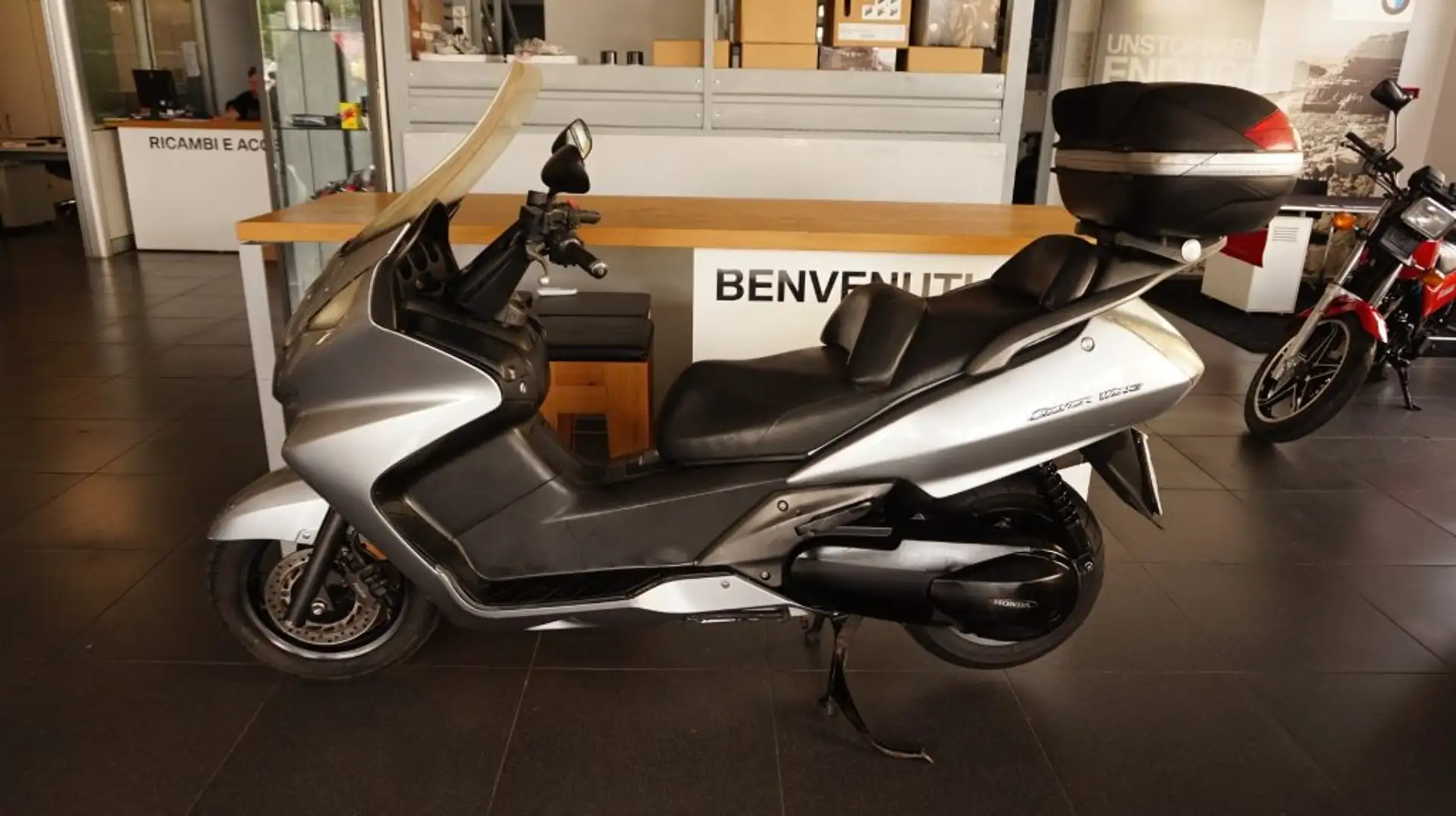 Honda Silver Wing 400 . Grijs - 1