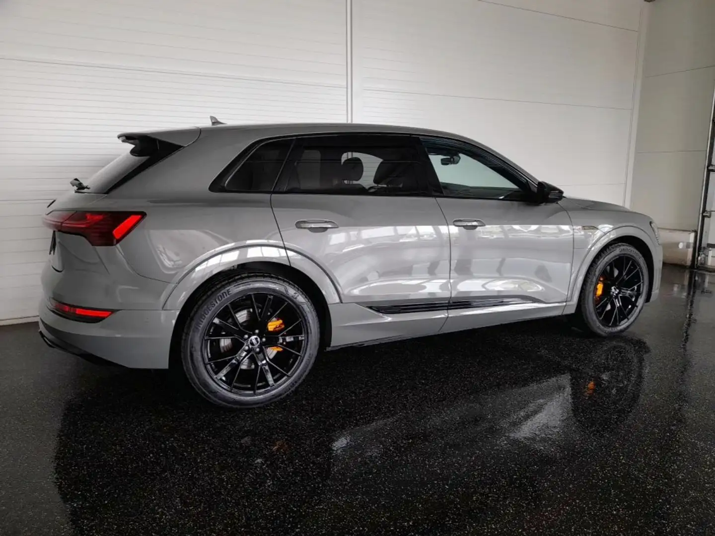 Audi e-tron 50 QUATTRO S-LINE BLACK EDITION *NP: € 86.088,- / MATRIX-LED / 21 ZOLL / ASS PAKET TOUR / KAMERA / 2TER LADEZUGANG / LICH Grau - 2