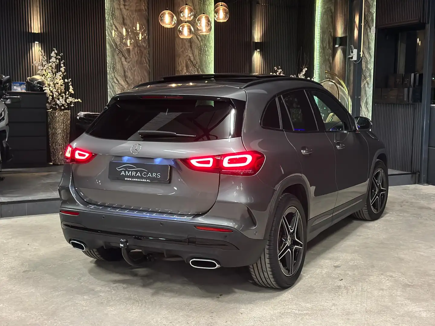Mercedes-Benz GLA 200 AMG|PANO|MEMORY|SFEER|BOMVOL! Grijs - 2