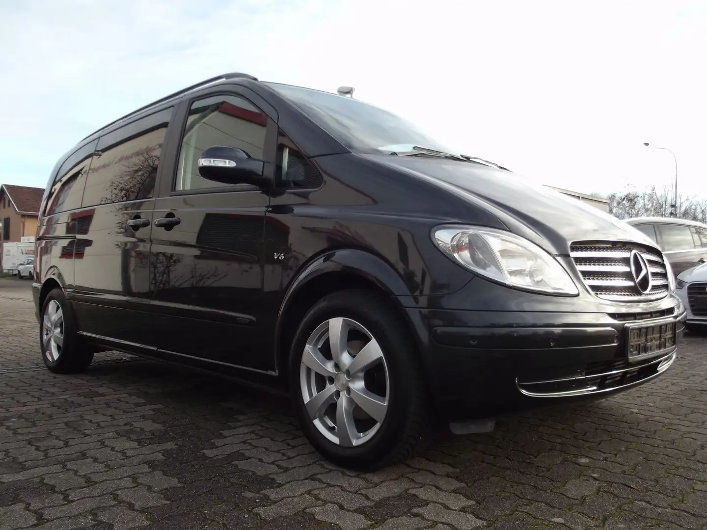 Mercedes-Benz Viano 3.0 CDI kompakt NAVI  LEDER AHK ALU SKD Schwarz - 2