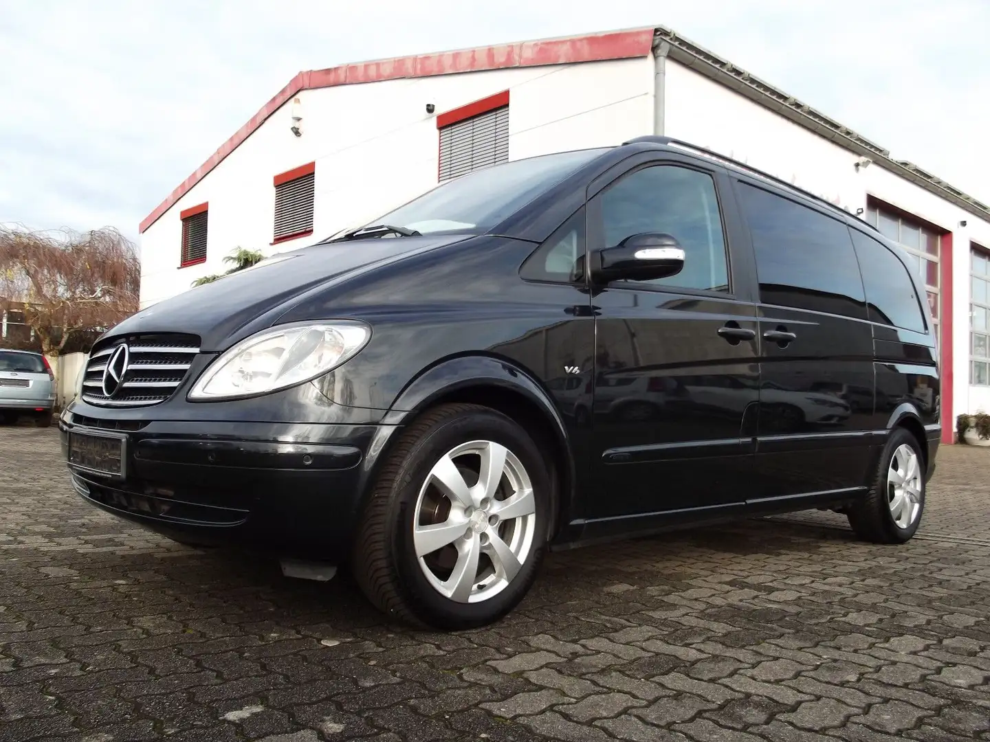 Mercedes-Benz Viano 3.0 CDI kompakt NAVI  LEDER AHK ALU SKD Schwarz - 1