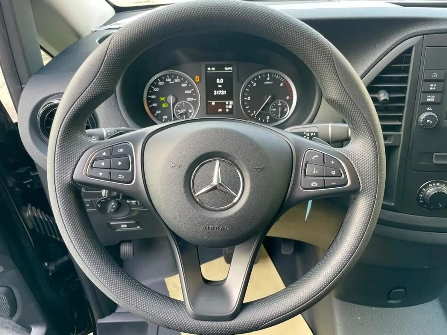 Mercedes-Benz Vito 2.0 116 CDI  Tourer Pro Long Nero - 2