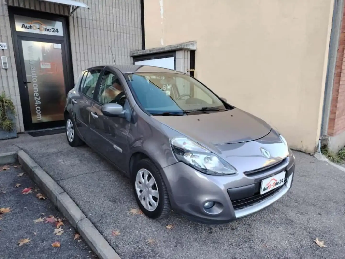 Renault Clio 1.2 16V 5 porte Luxe NEOPATENTATI Grigio - 1