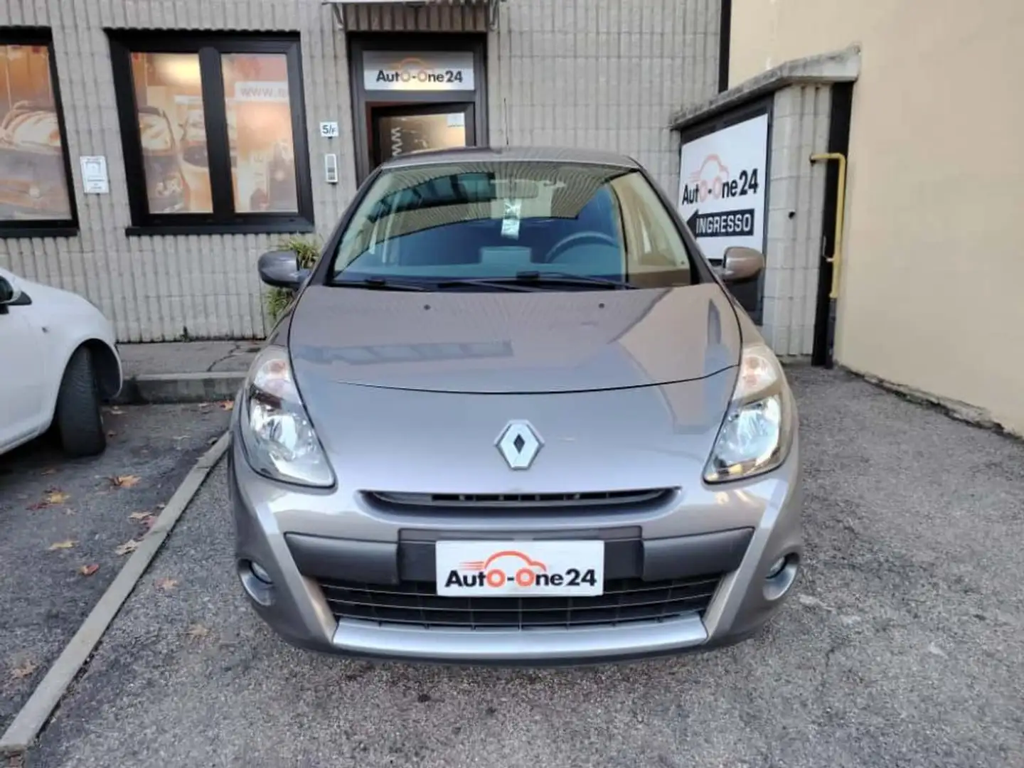 Renault Clio 1.2 16V 5 porte Luxe NEOPATENTATI Grigio - 2