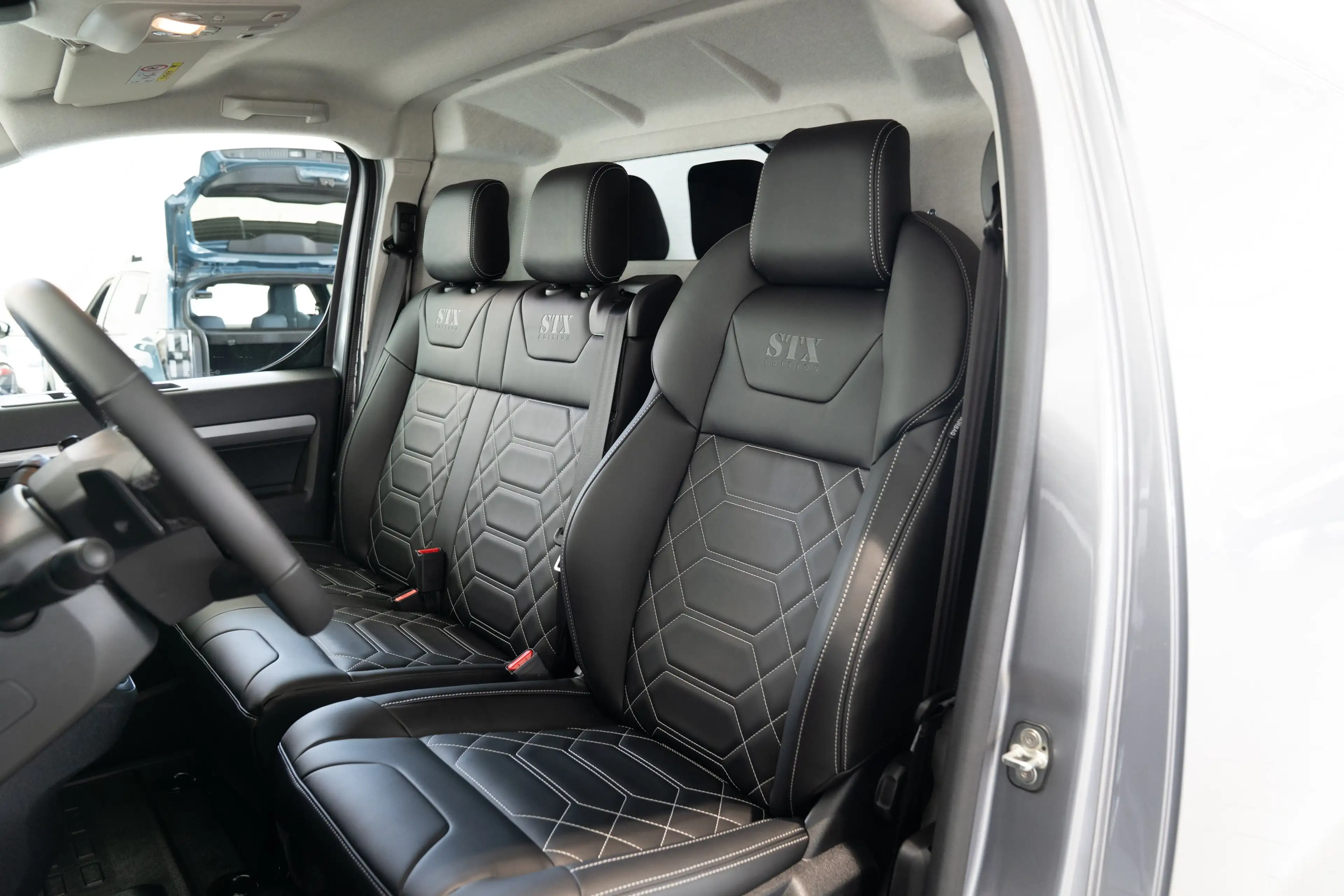 Opel Vivaro-e Electric L3 75 kWh STX Edition | Lederen bekleding — photo 11