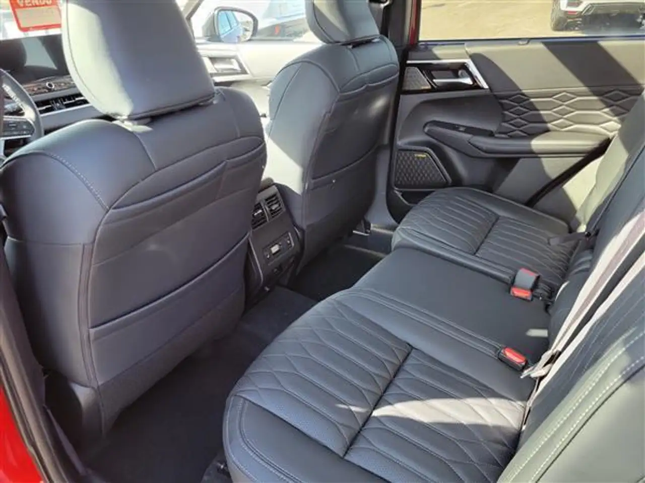 Mitsubishi Outlander снимка Mitsubishi Outlander
