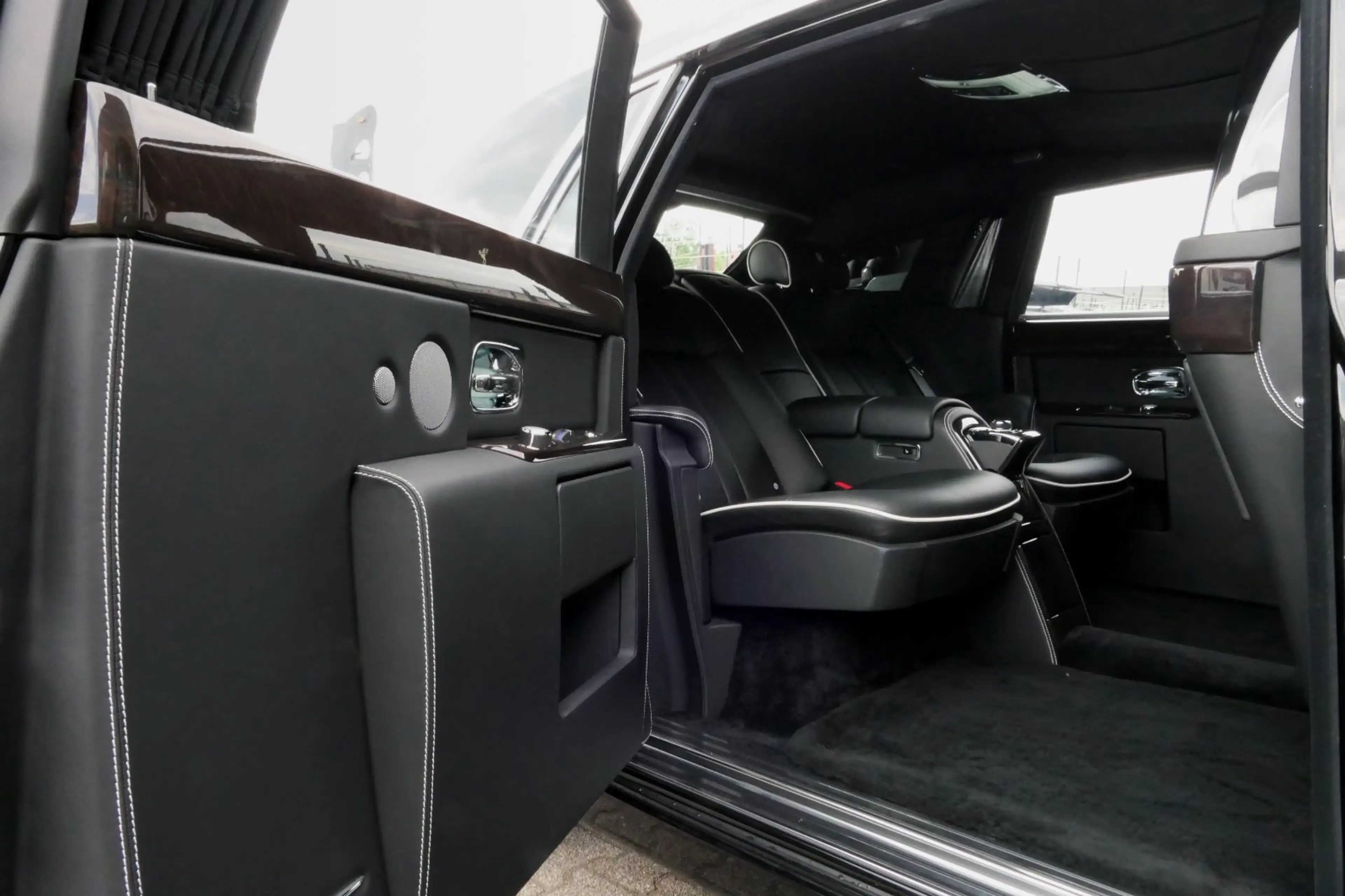 Rolls-Royce Phantom Extended Wheelbase — photo 17