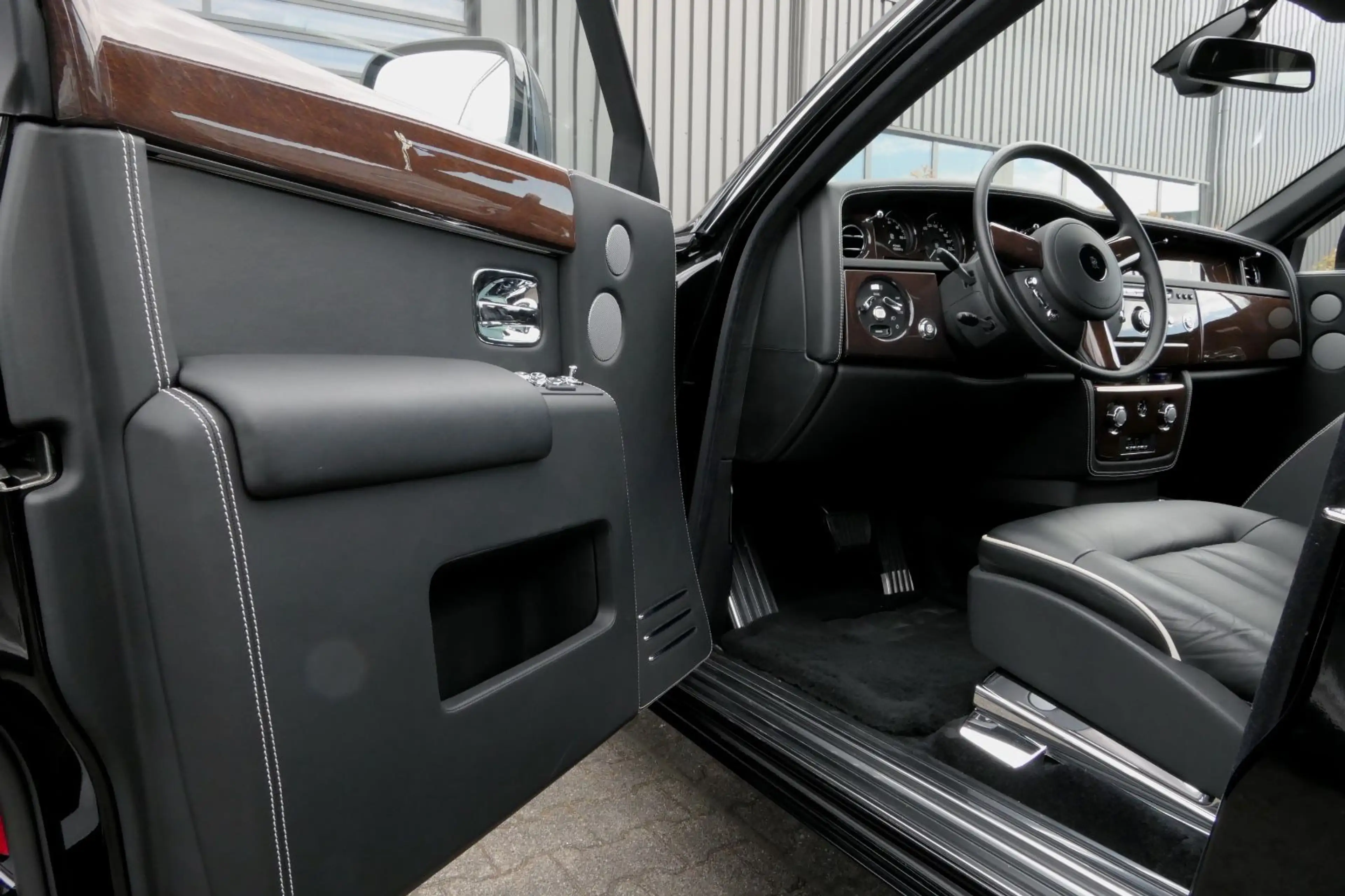 Rolls-Royce Phantom Extended Wheelbase — photo 6