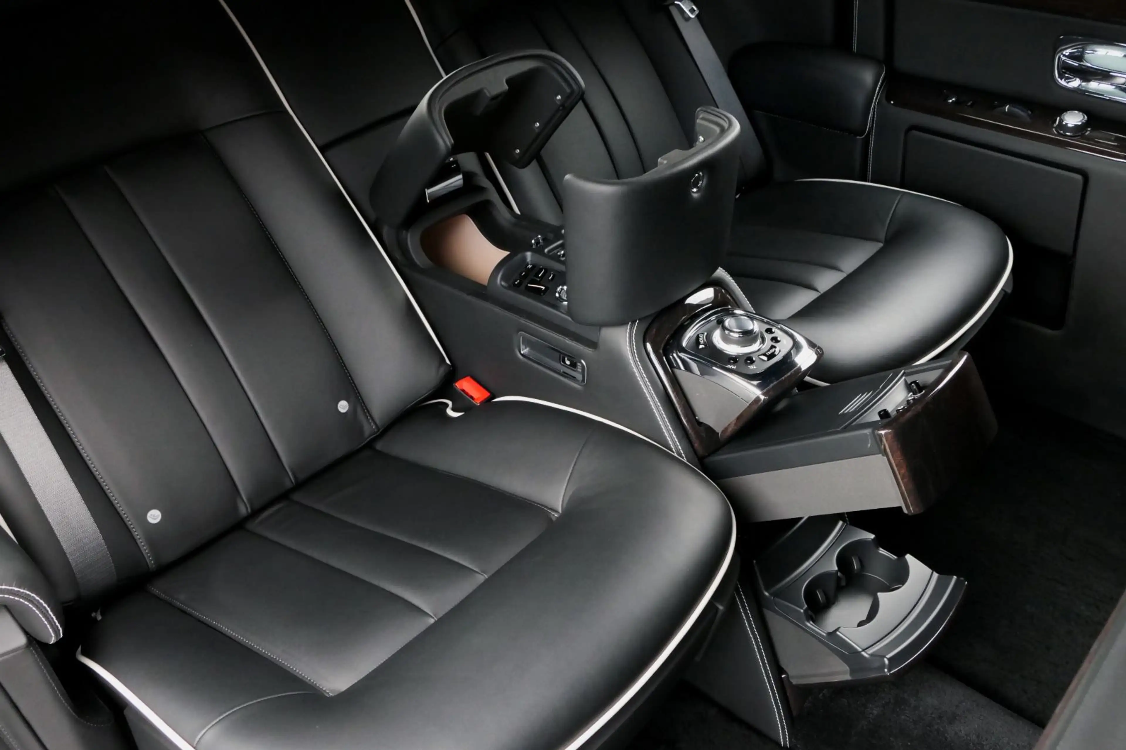 Rolls-Royce Phantom Extended Wheelbase — photo 19