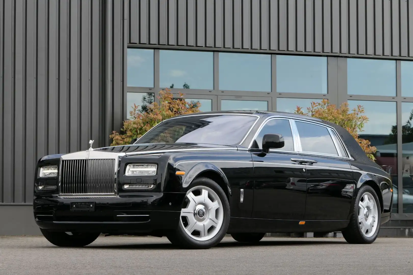 Rolls-Royce Phantom Extended Wheelbase crna - 1