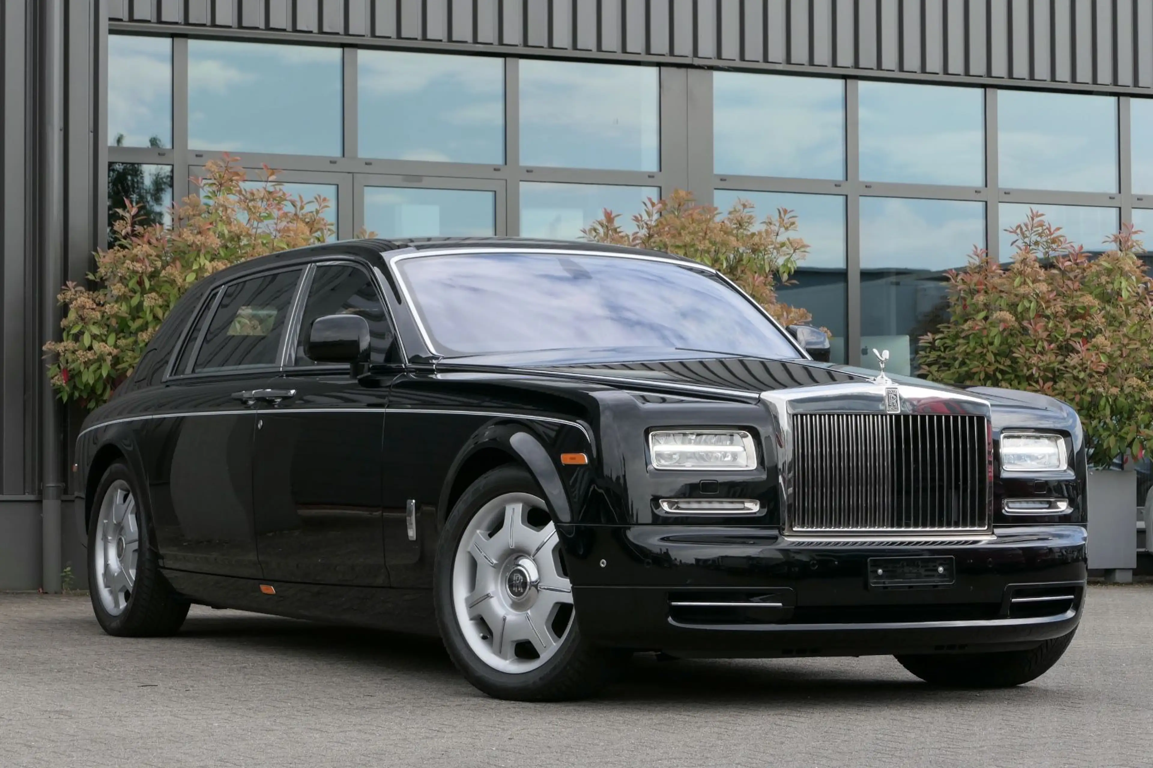 Rolls-Royce Phantom Extended Wheelbase — photo 2