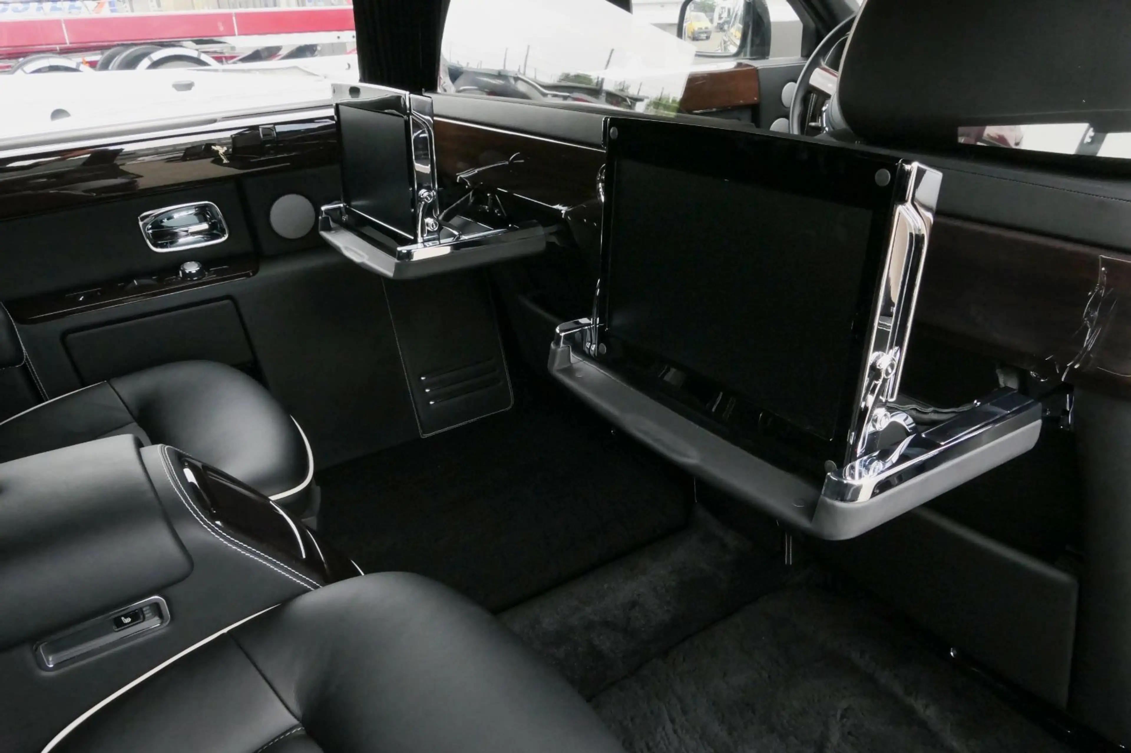 Rolls-Royce Phantom Extended Wheelbase — photo 25