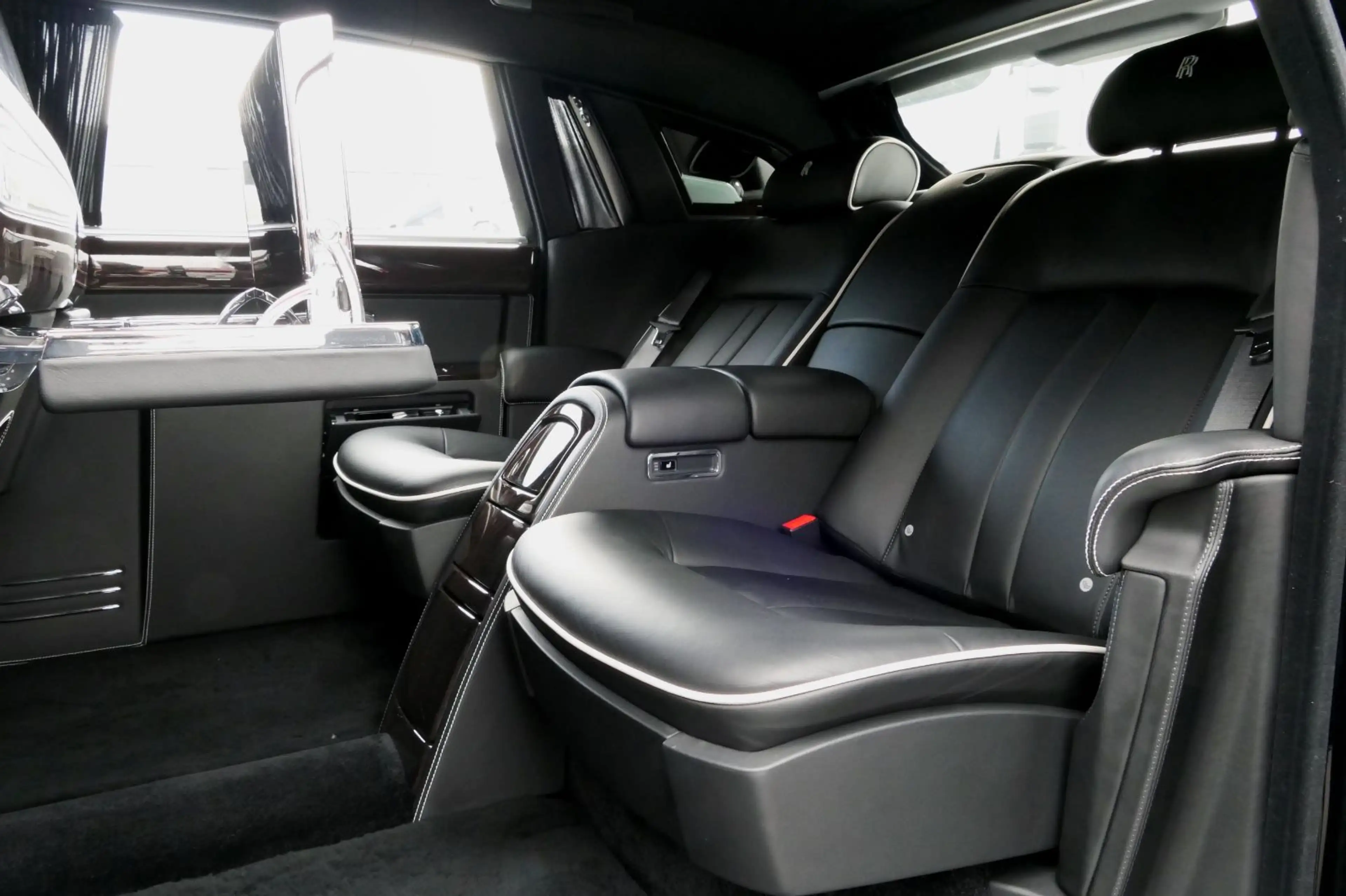 Rolls-Royce Phantom Extended Wheelbase — photo 26