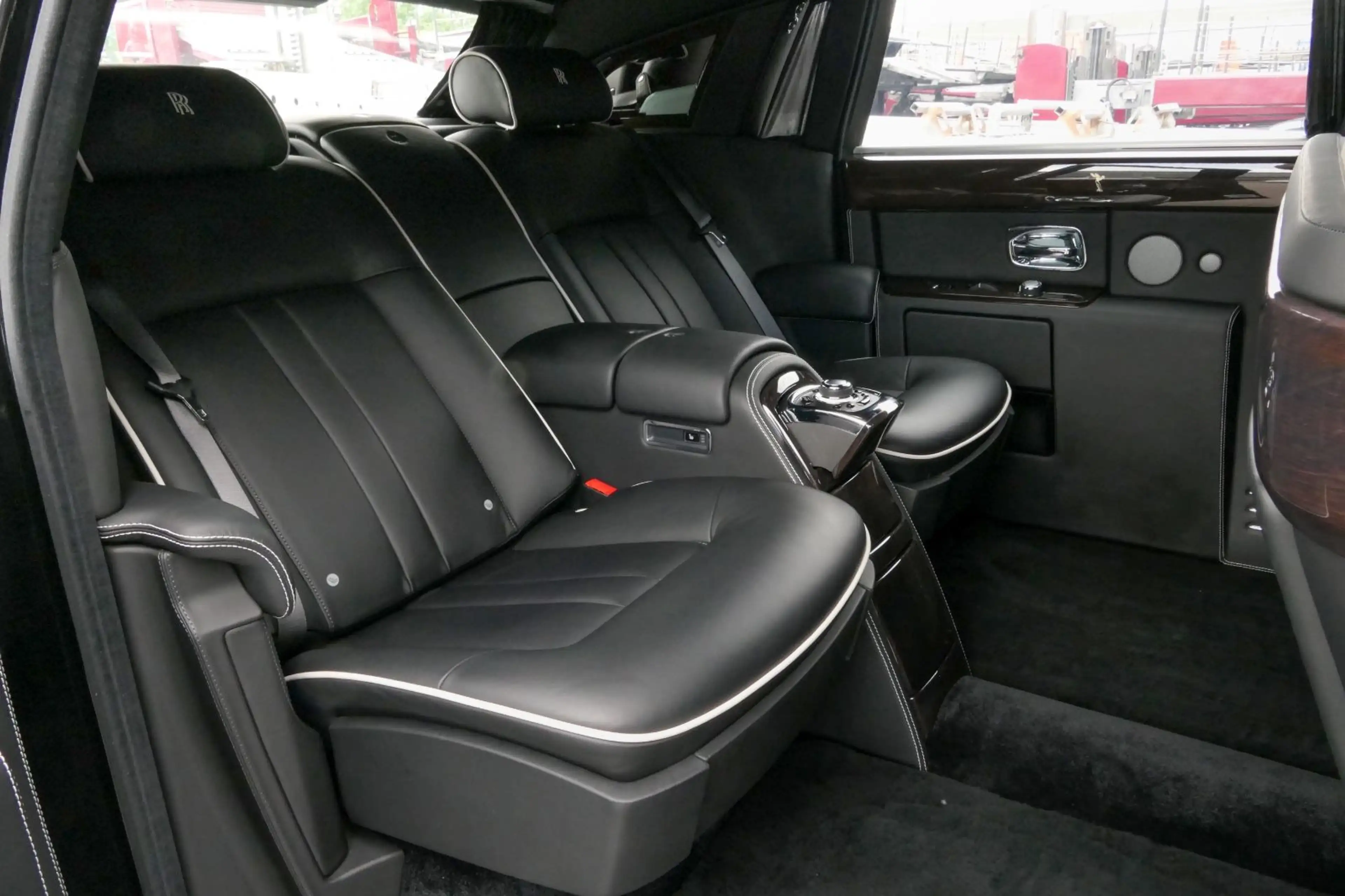 Rolls-Royce Phantom Extended Wheelbase — photo 22