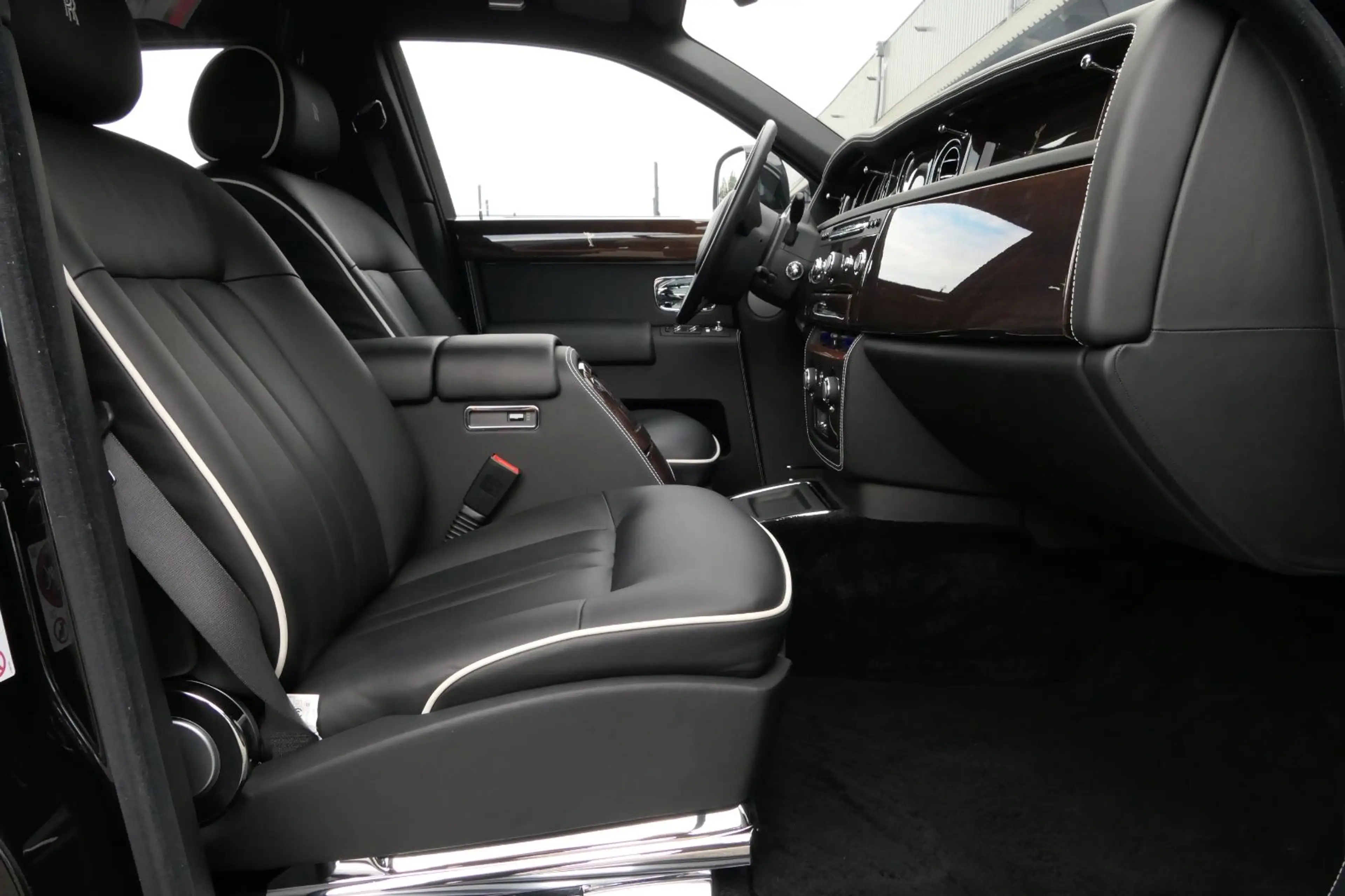 Rolls-Royce Phantom Extended Wheelbase — photo 14