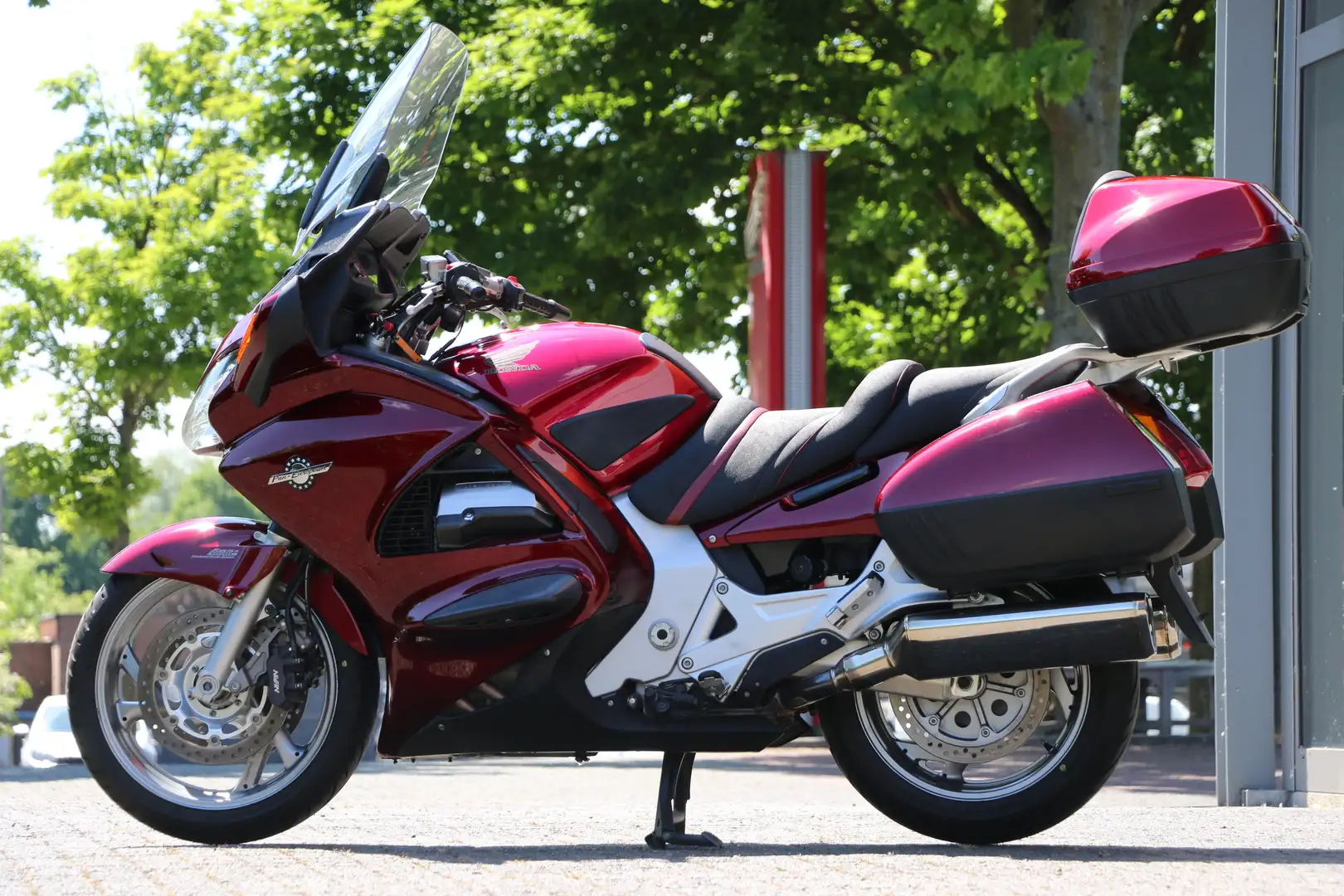 Honda ST 1300 im Top Zustand mit Zubehör Red - 1