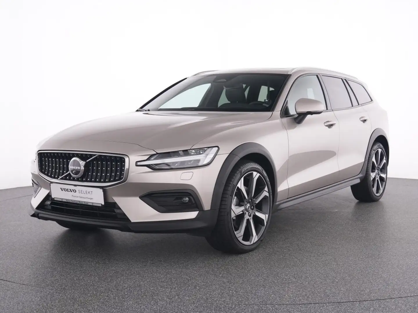 Volvo V60 Cross Country B4 D AWD Ultimate AHK+LM 20"+ Goud - 2