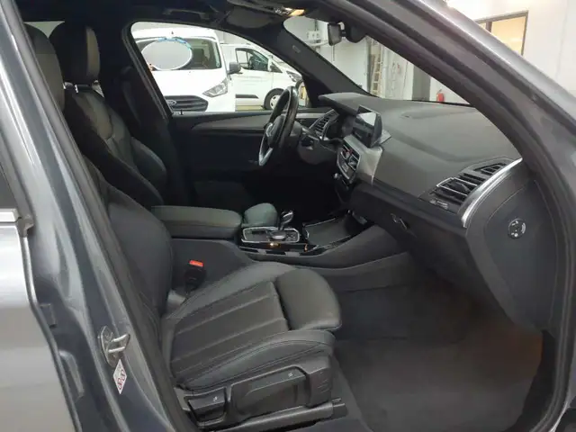 BMW X3 view 8