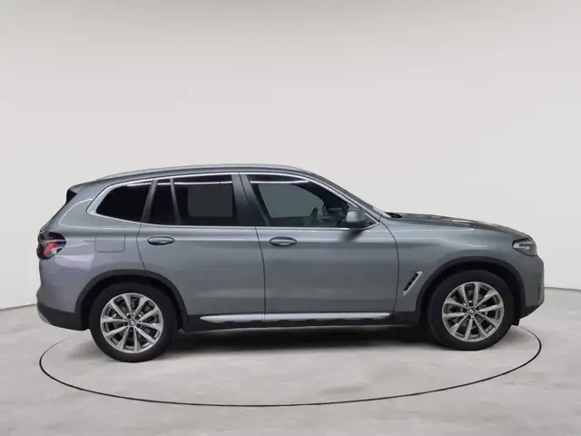 BMW X3 view 3