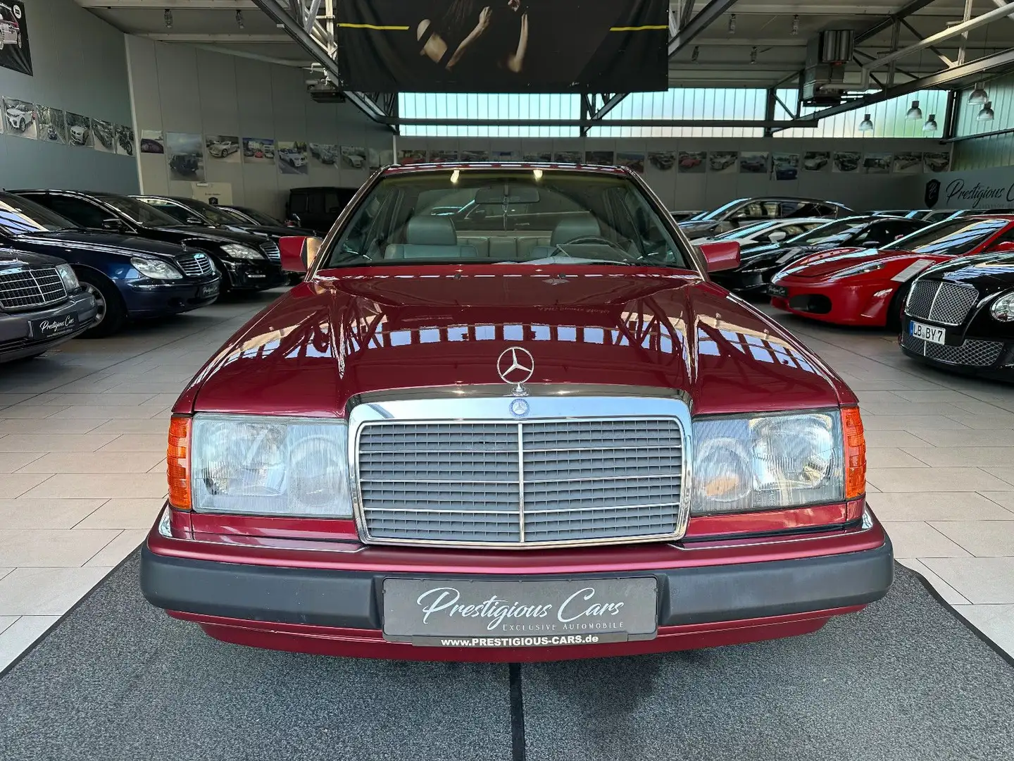 Mercedes-Benz 300 CE - 24 V SPORTLINE 1. GANG UNTEN LINKS TOP! Rouge - 1